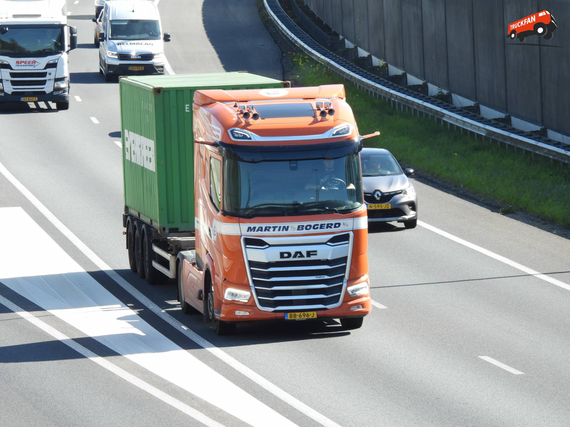 DAF XG 480 FT vrachtwagen op A15 Hardinxveld-Giessendam
