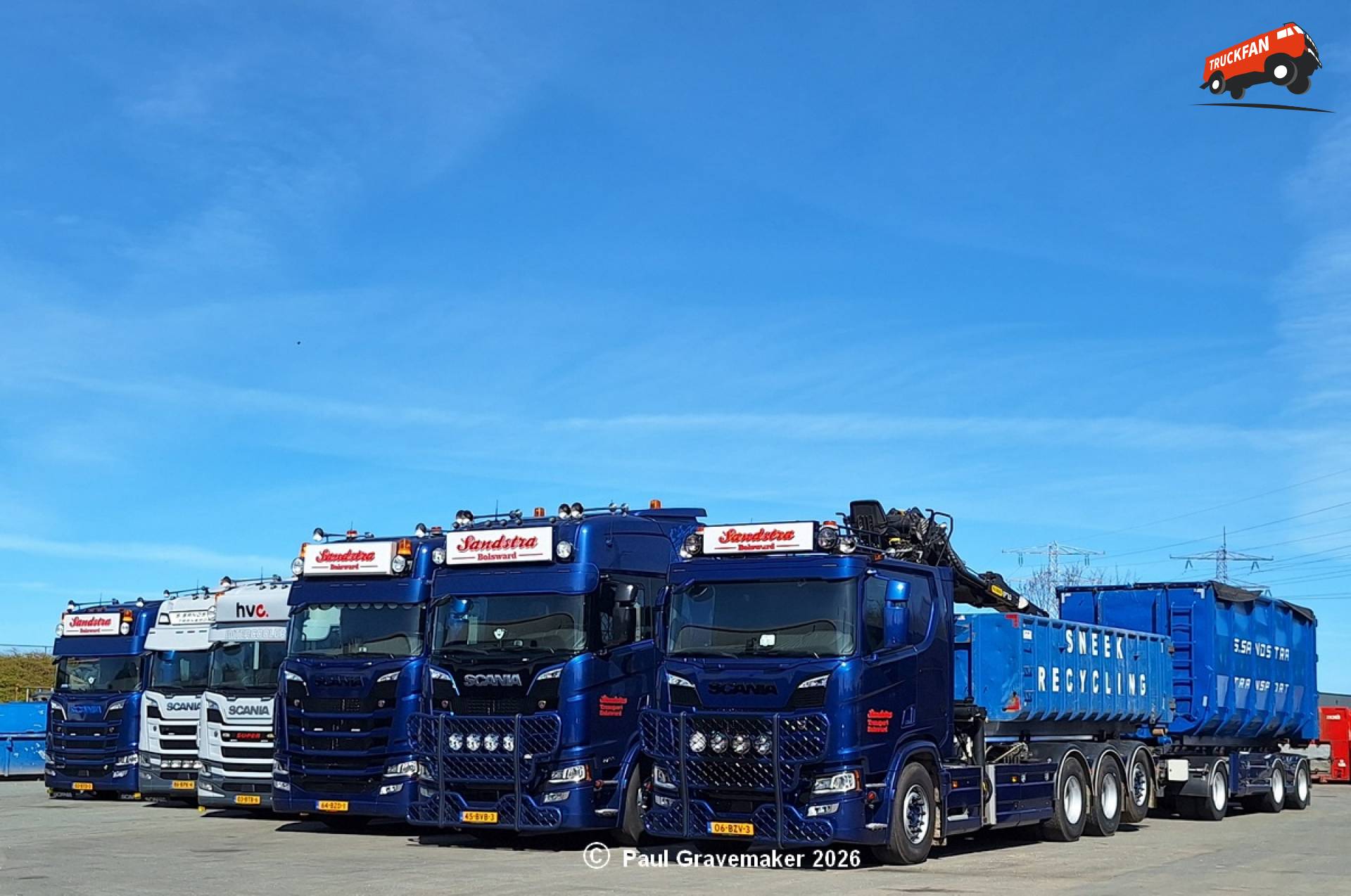 Groepsportret van Scania opleggertrekkers Sandstra Transport