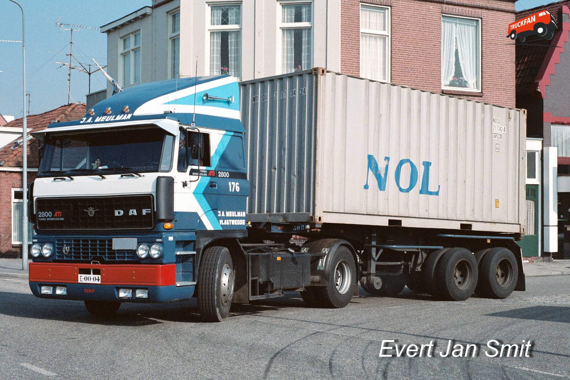 Groningse DAF 2800 vrachtwagen bij Meulman Vlagtwedde B.V.