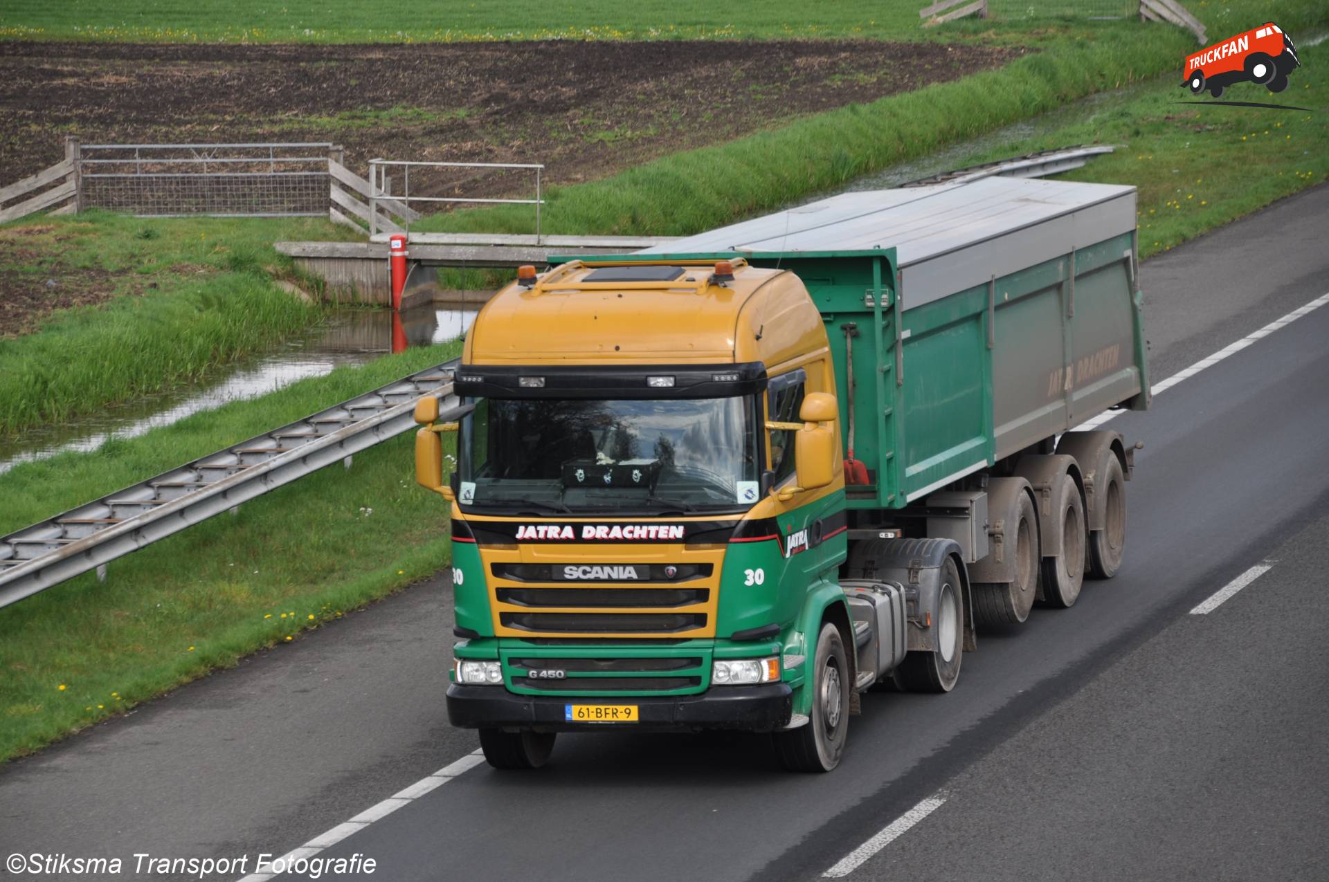 Scania G450 kipper transport truck