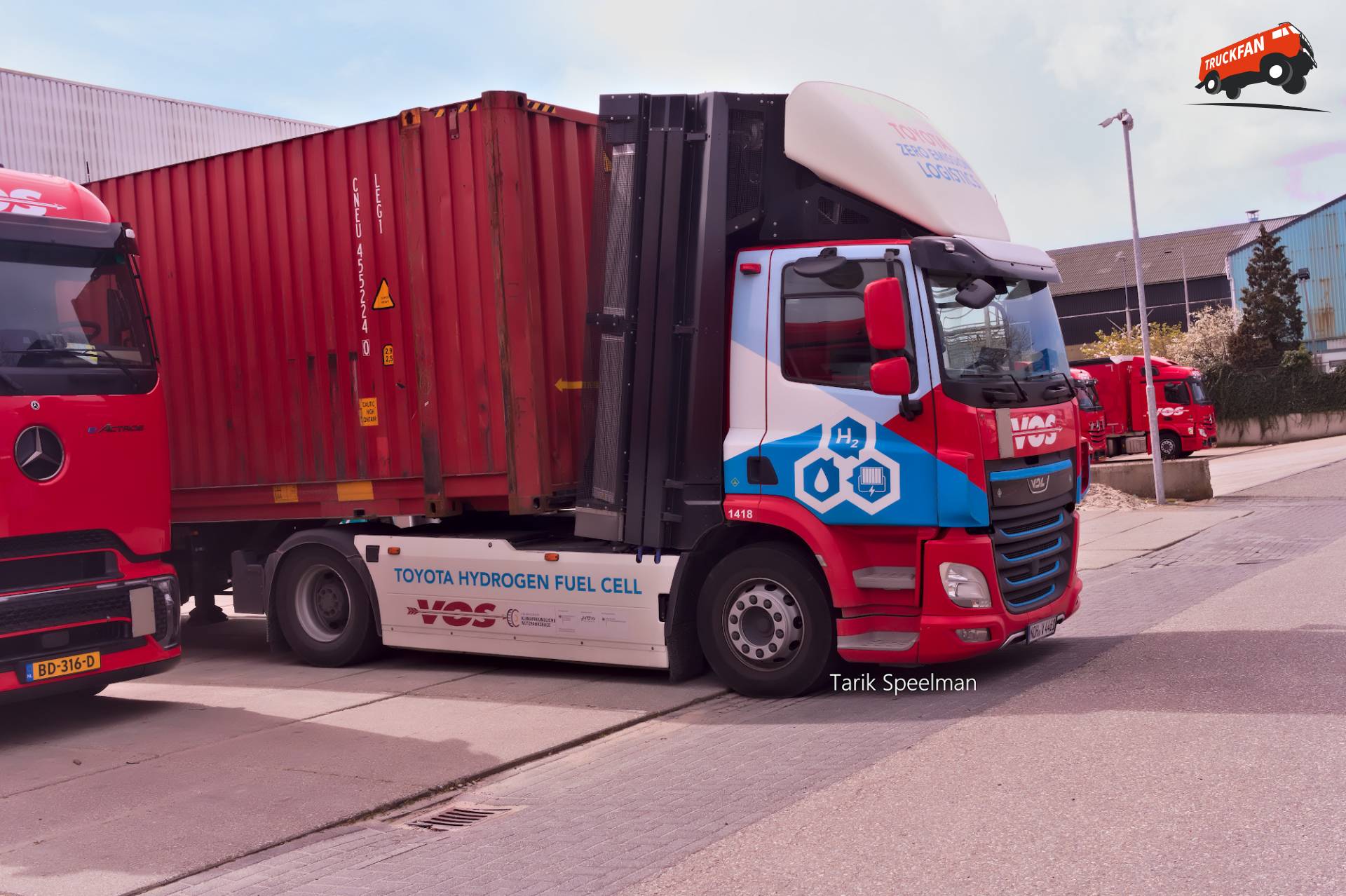 VDL Hydrogen truck number 1418 in Alblasserdam