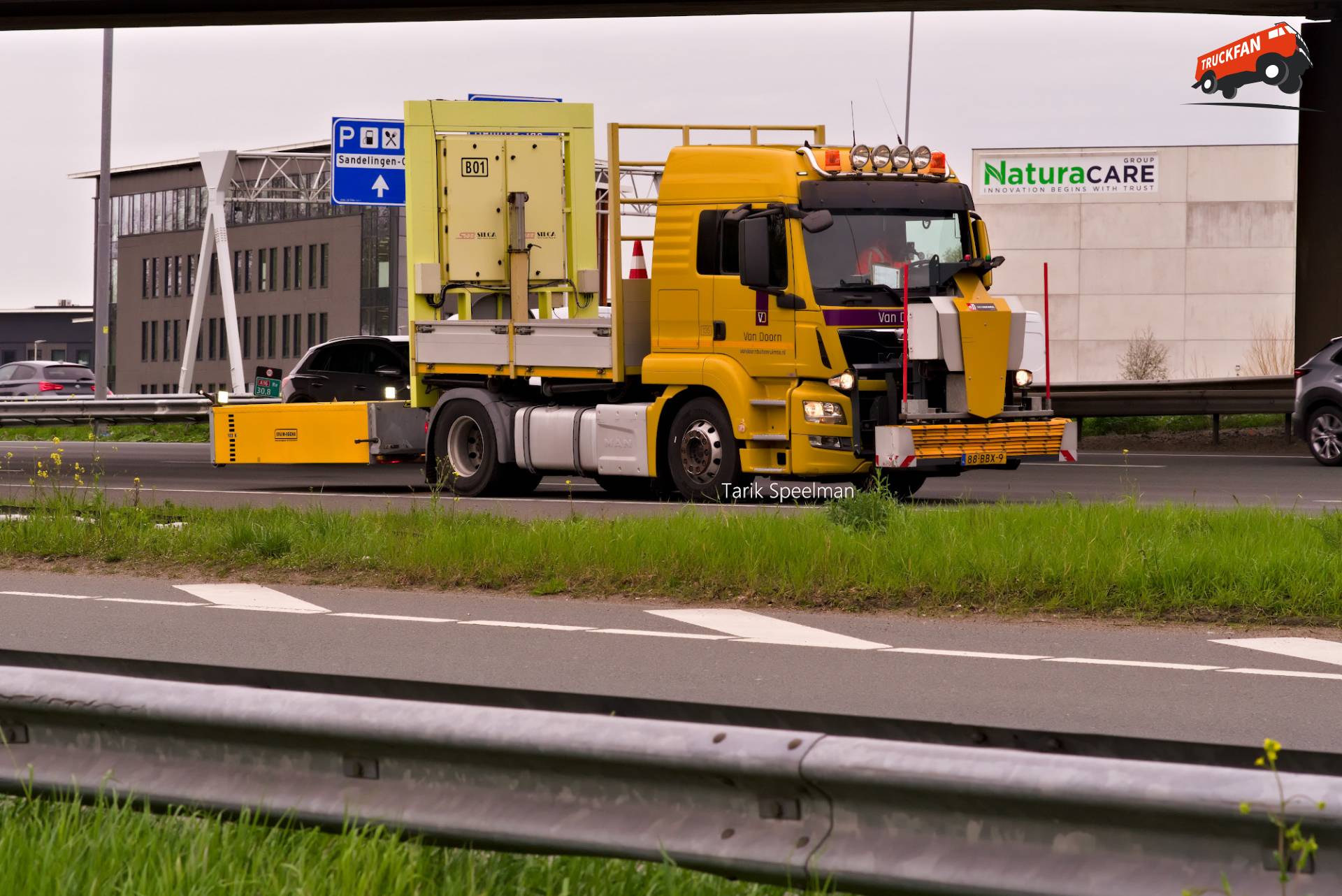 MAN TGS 2nd Gen vrachtwagen op A16