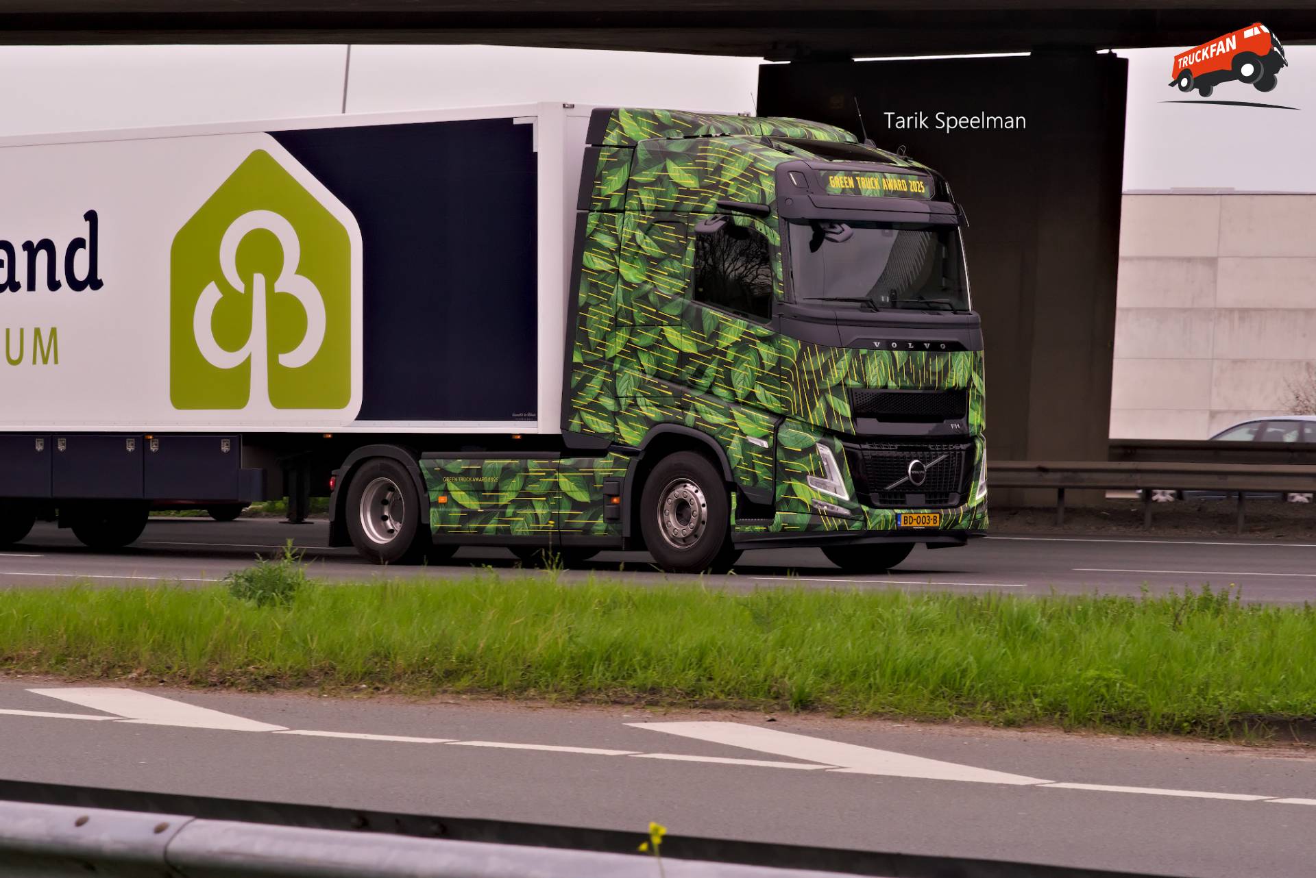 Volvo FH Aero vrachtwagen met kenteken BD-003-B