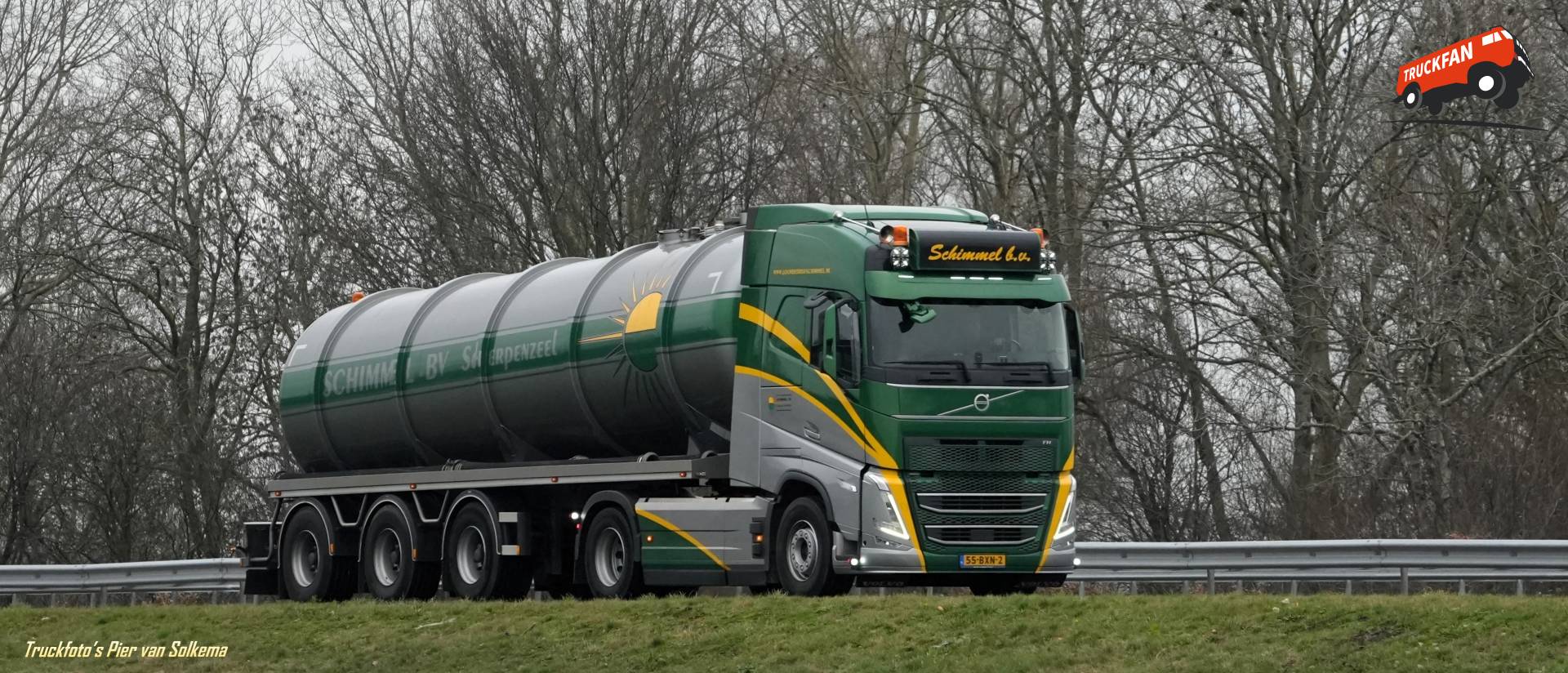 Volvo FH5 tanktransport op A7 Sneek