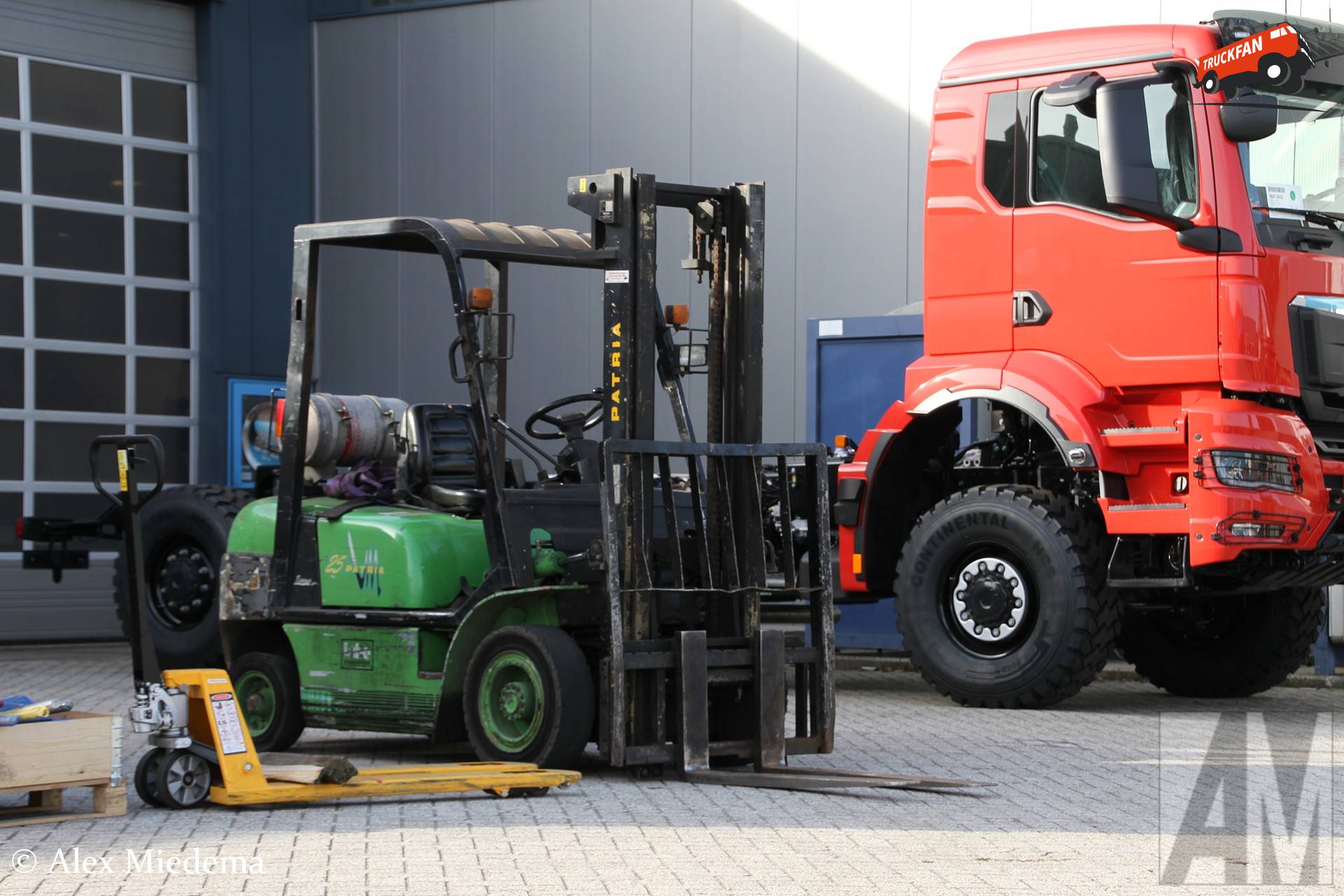 Patria heftruck bij Wierda Joure