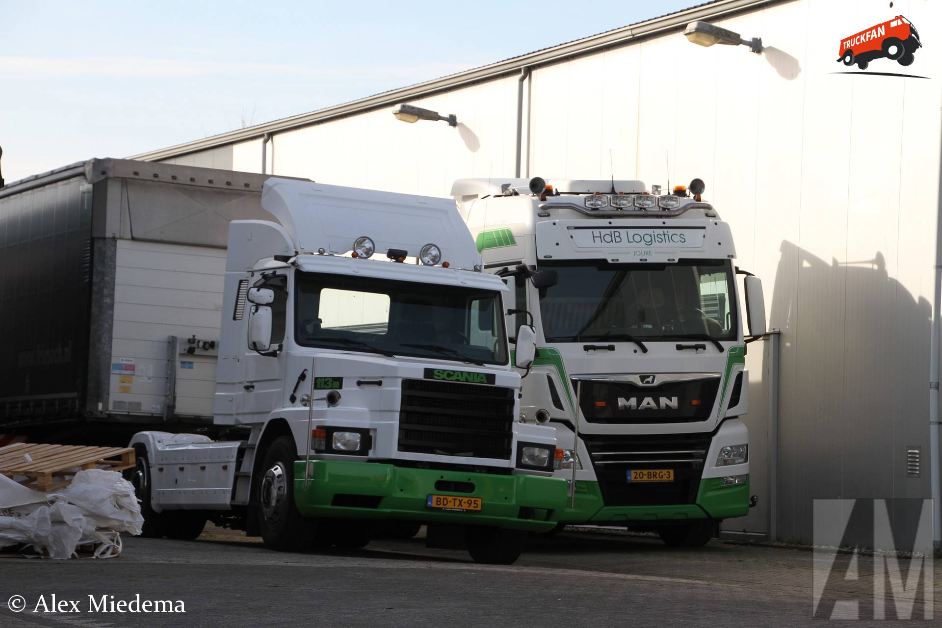 Scania T113 vrachtwagen bij HdB Joure