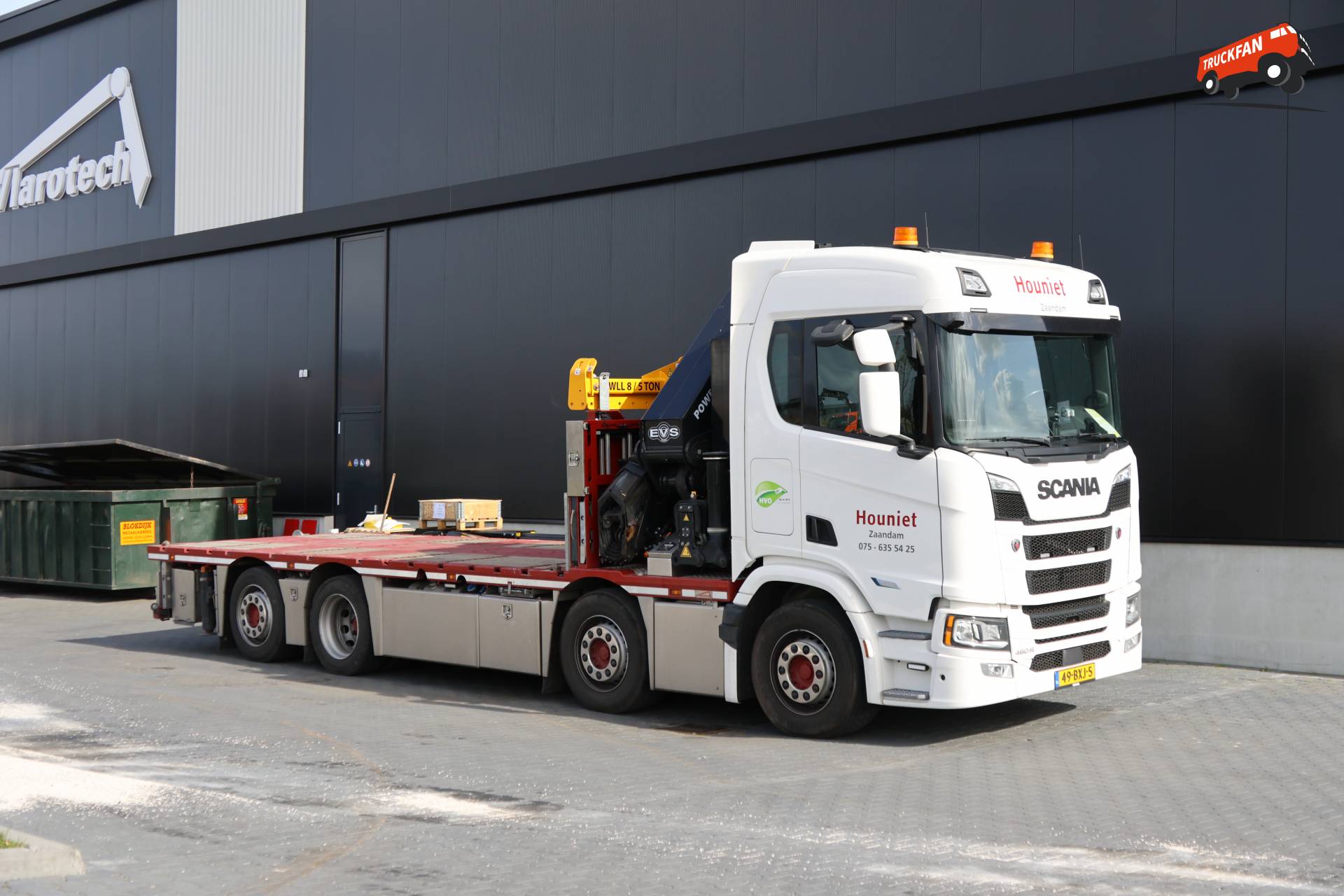 Scania 460R truck of Houniet