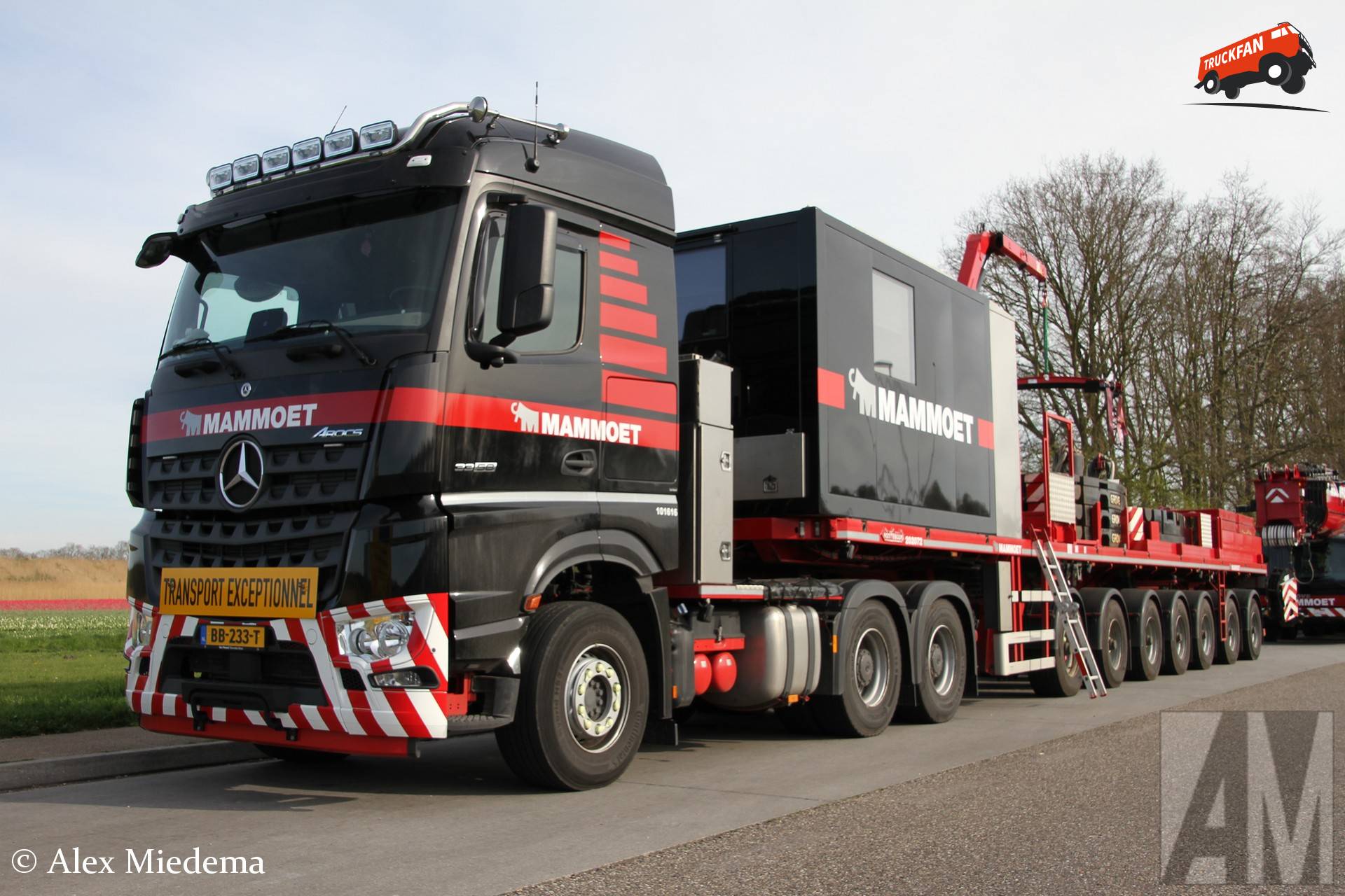 Mercedes-Benz Arocs met Nooteboom ballasttrailer