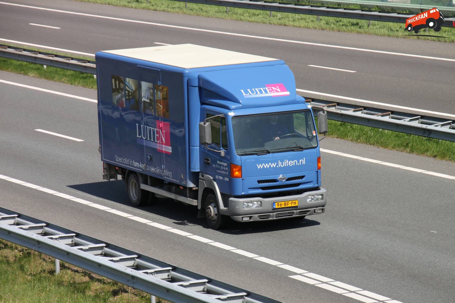 Nissan Atleon vrachtwagen bij Luiten Interieurbouw