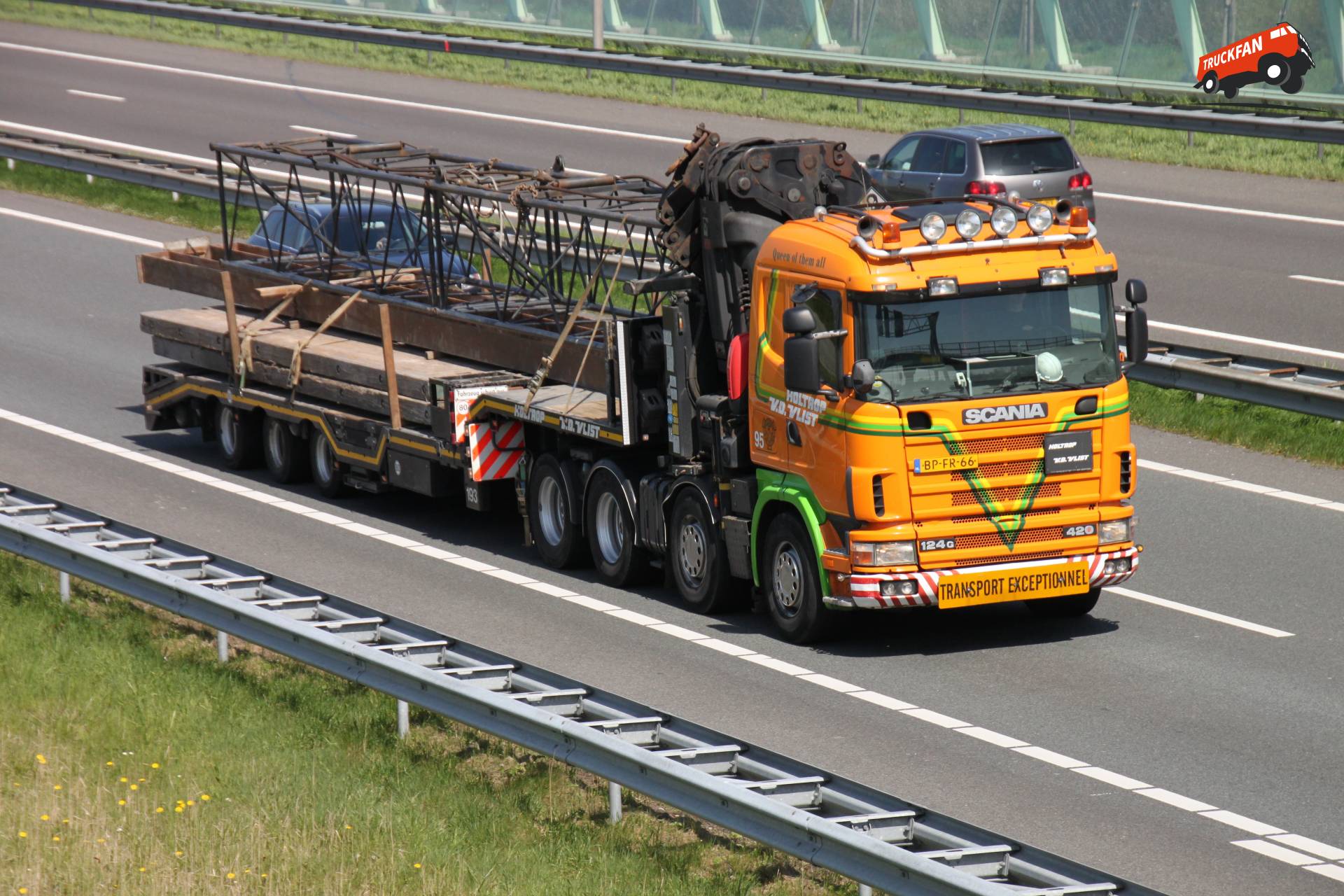 Scania 124 truck of Holtrop vd Vlist