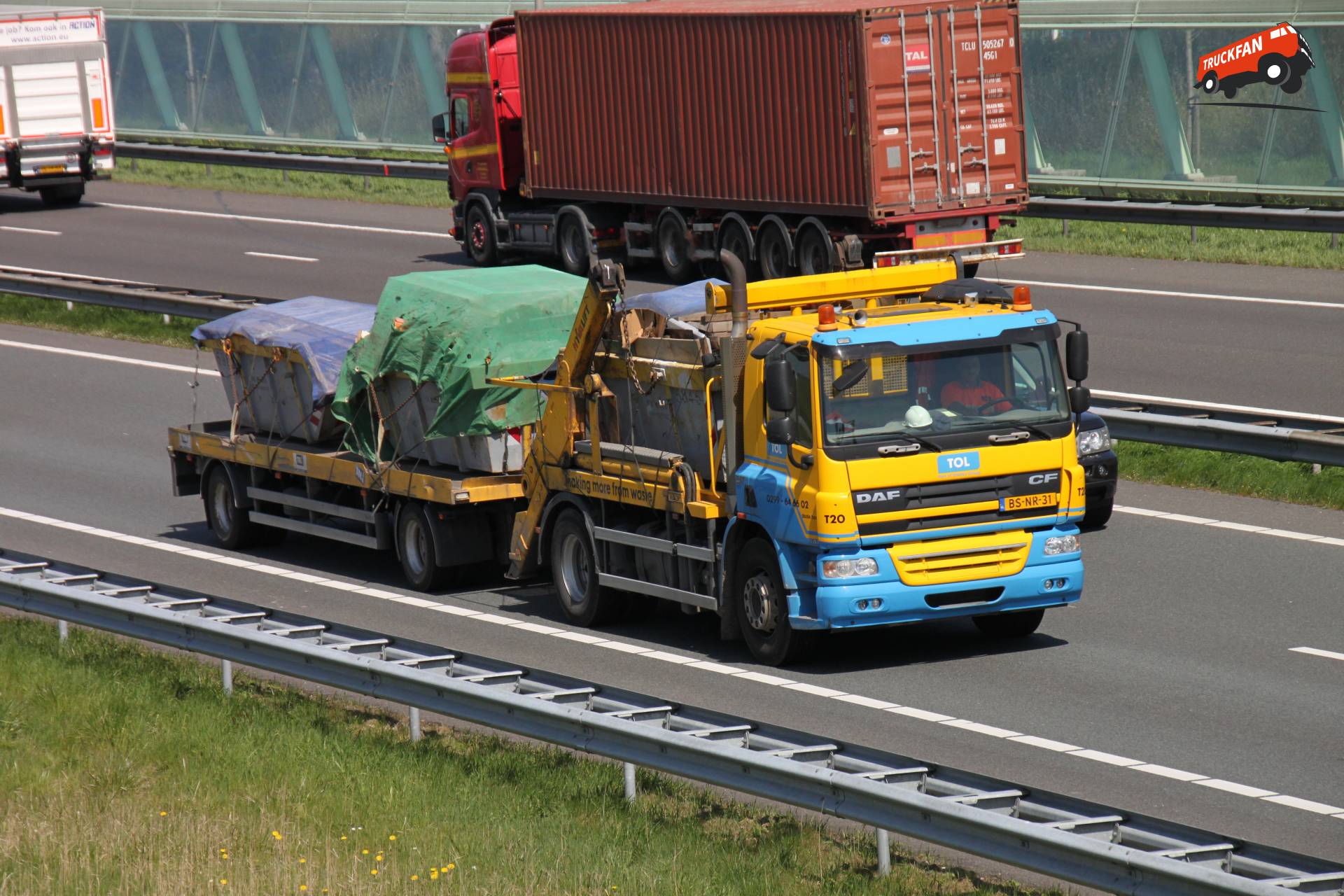 DAF CF75 truck van Tol