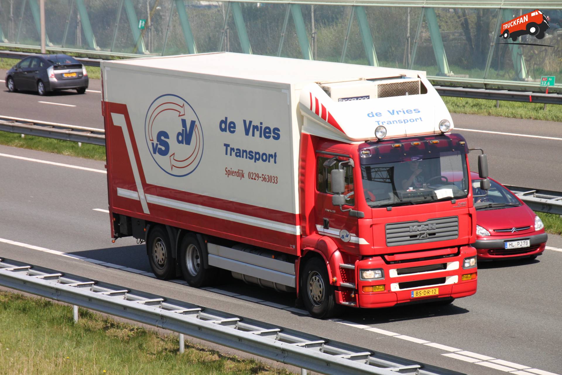 MAN TGA truck van Van Straalen & De Vries