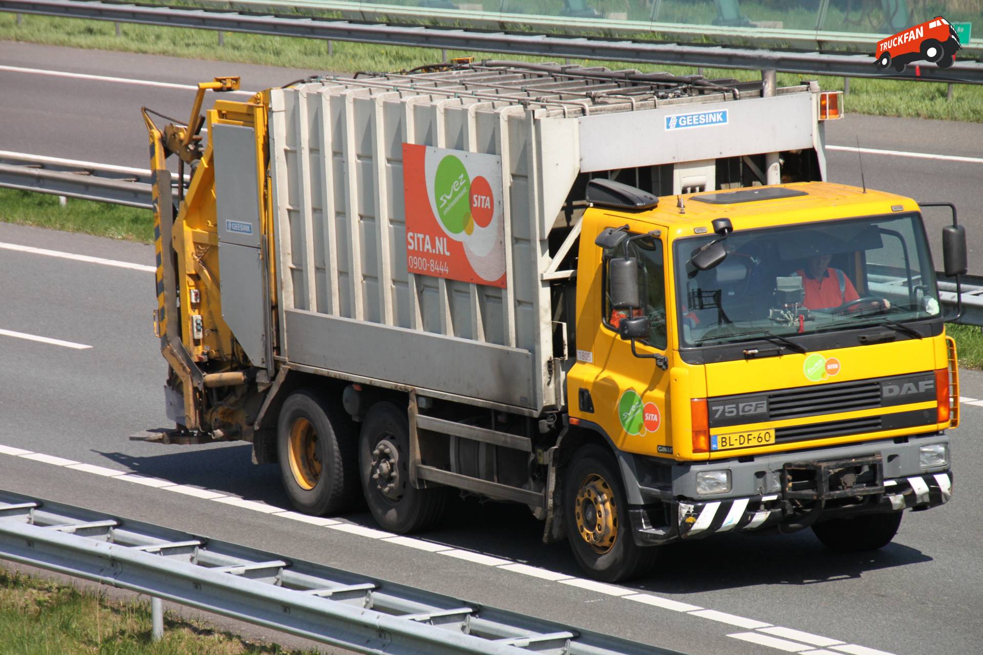 DAF 75CF vrachtwagen van Sita