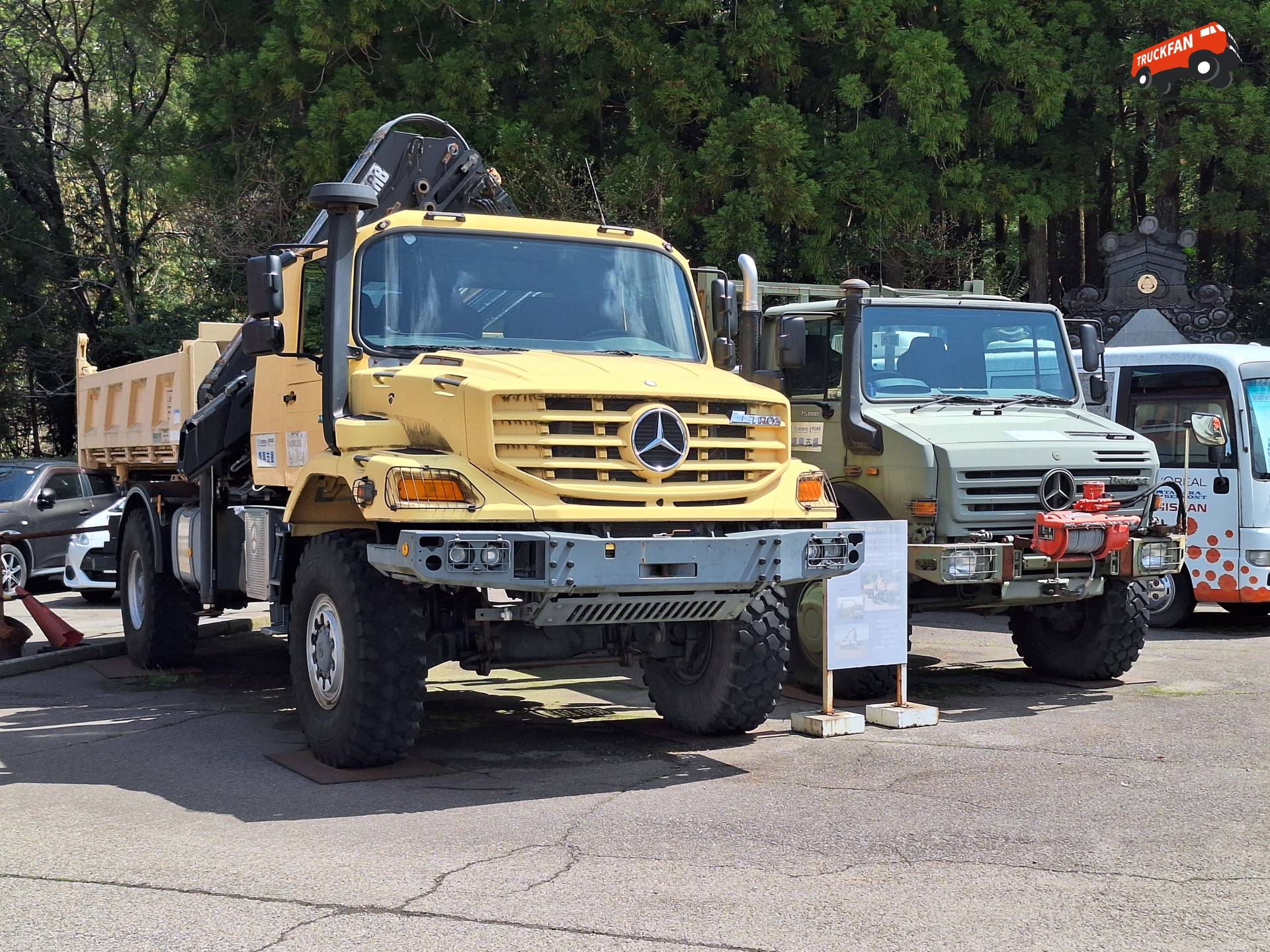 Mercedes-Benz Unimog en Zetros in Japan