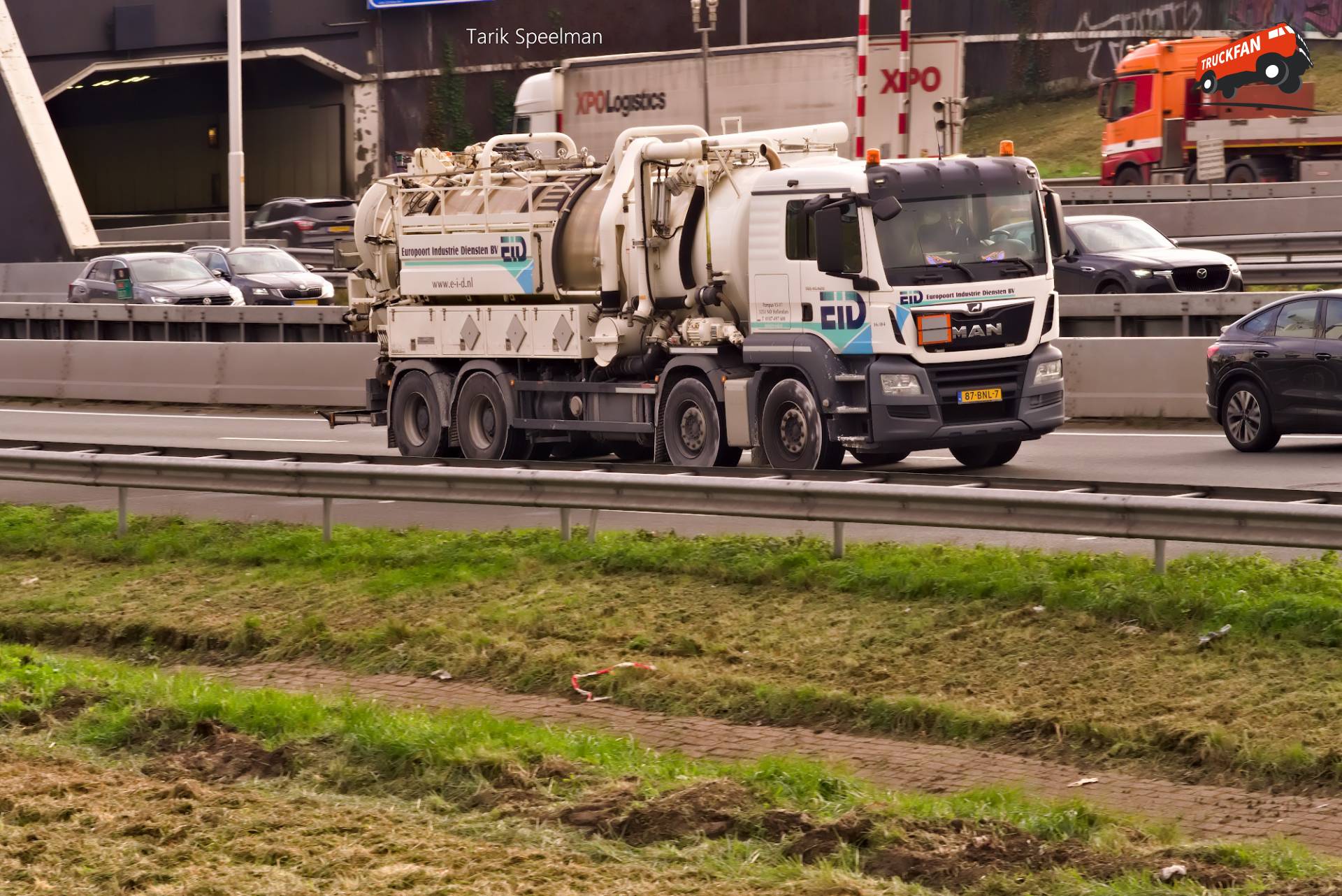 MAN TGS 2nd Gen vrachtwagen op A16