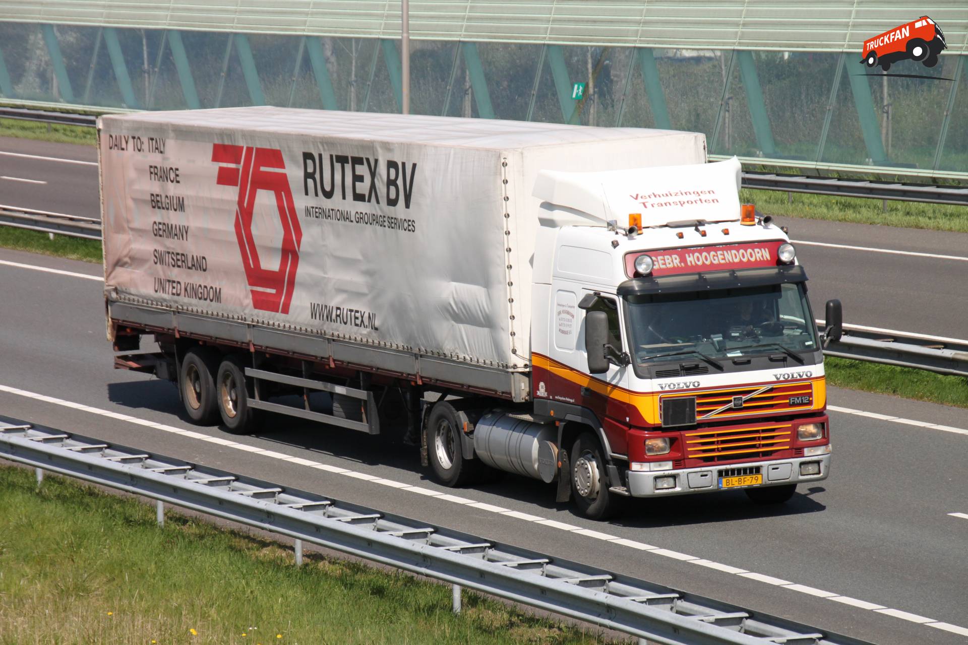 Volvo FM12 vrachtwagen van Hoogendoorn