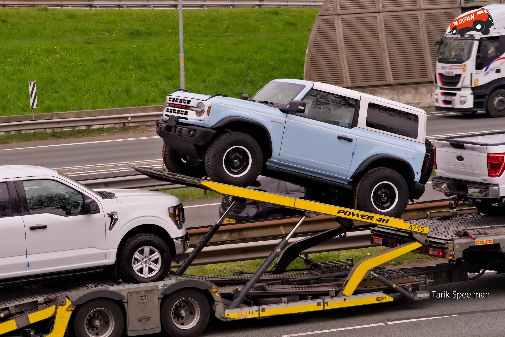 Ford Bronco op autotransport A16