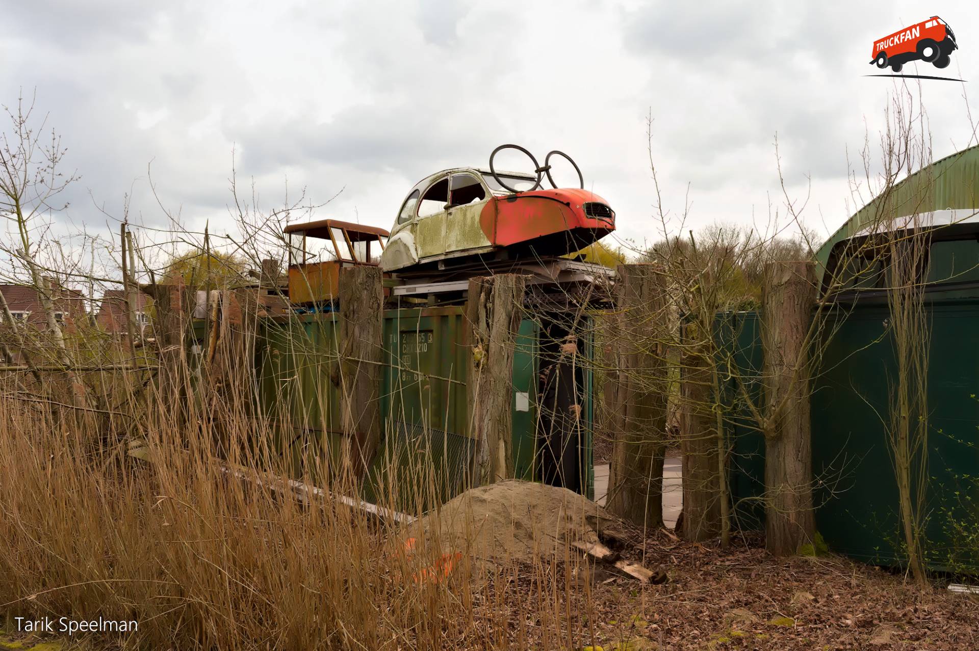 Citroën 2CV kunstwerk in Barendrecht