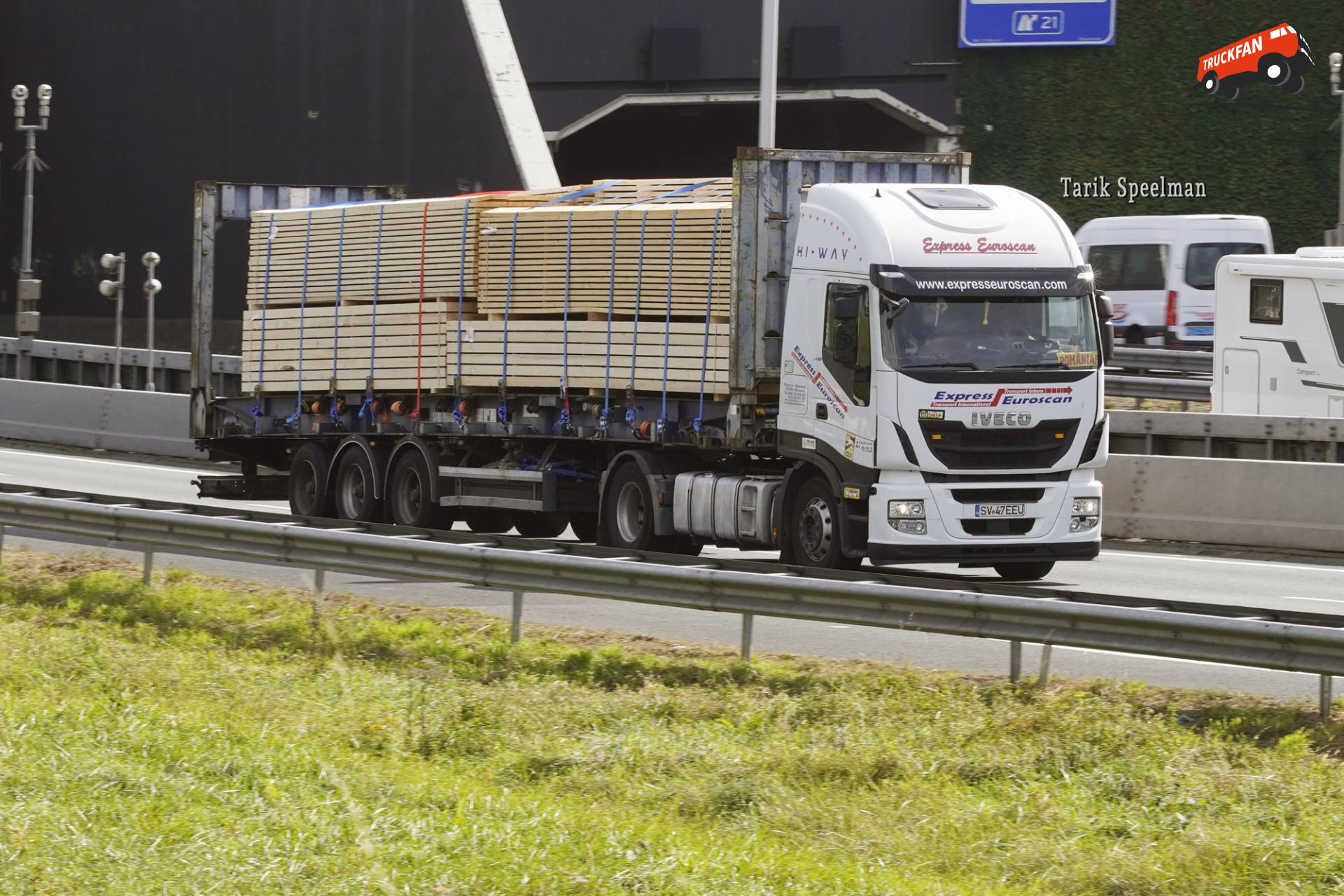 Iveco Stralis met kenteken SV 47EEU