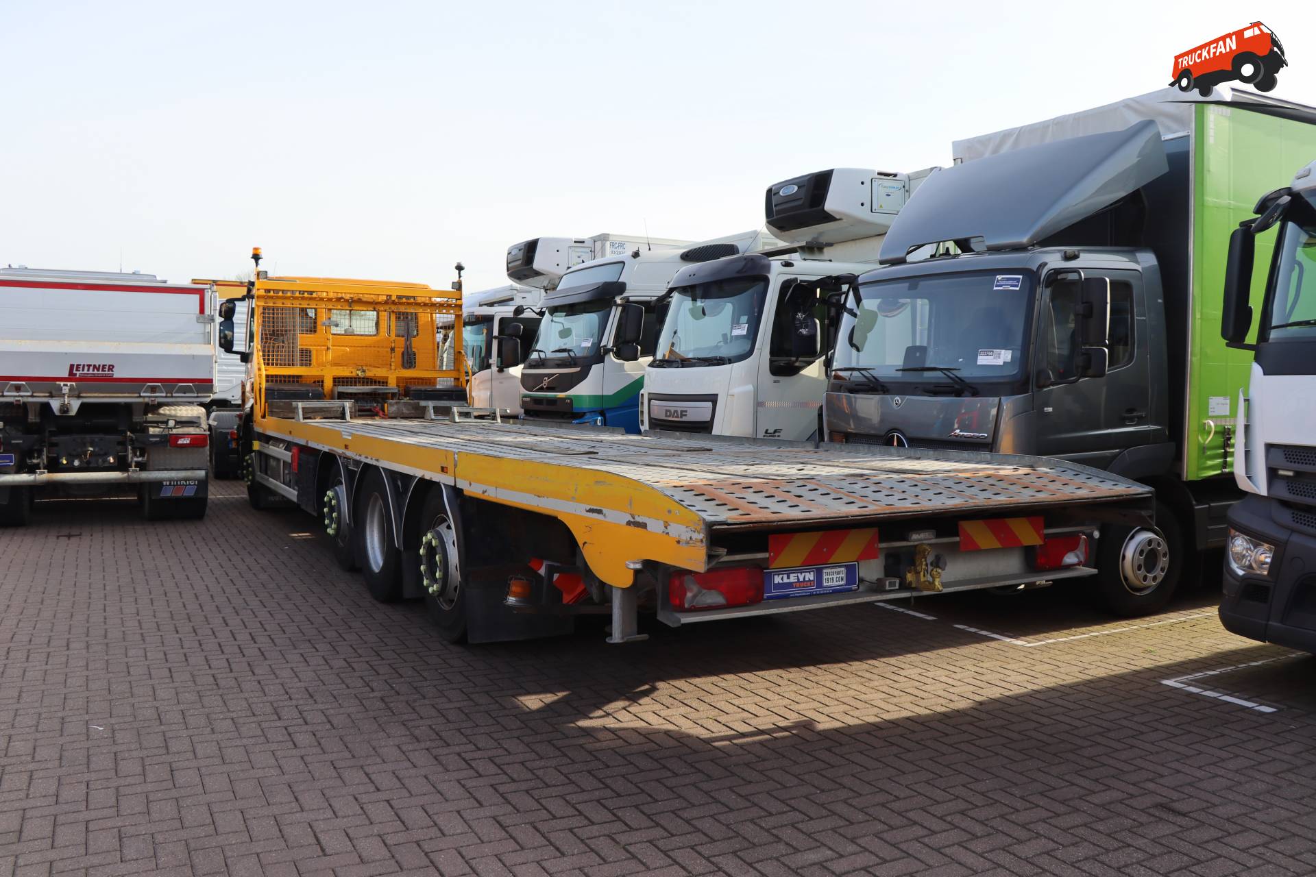 Iveco Stralis AD320S42 8x2 bij Kleyn Trucks