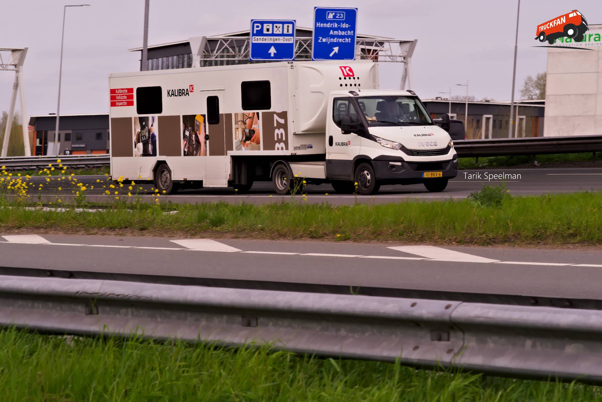 Iveco Daily met kenteken 10-BKX-6 op A16