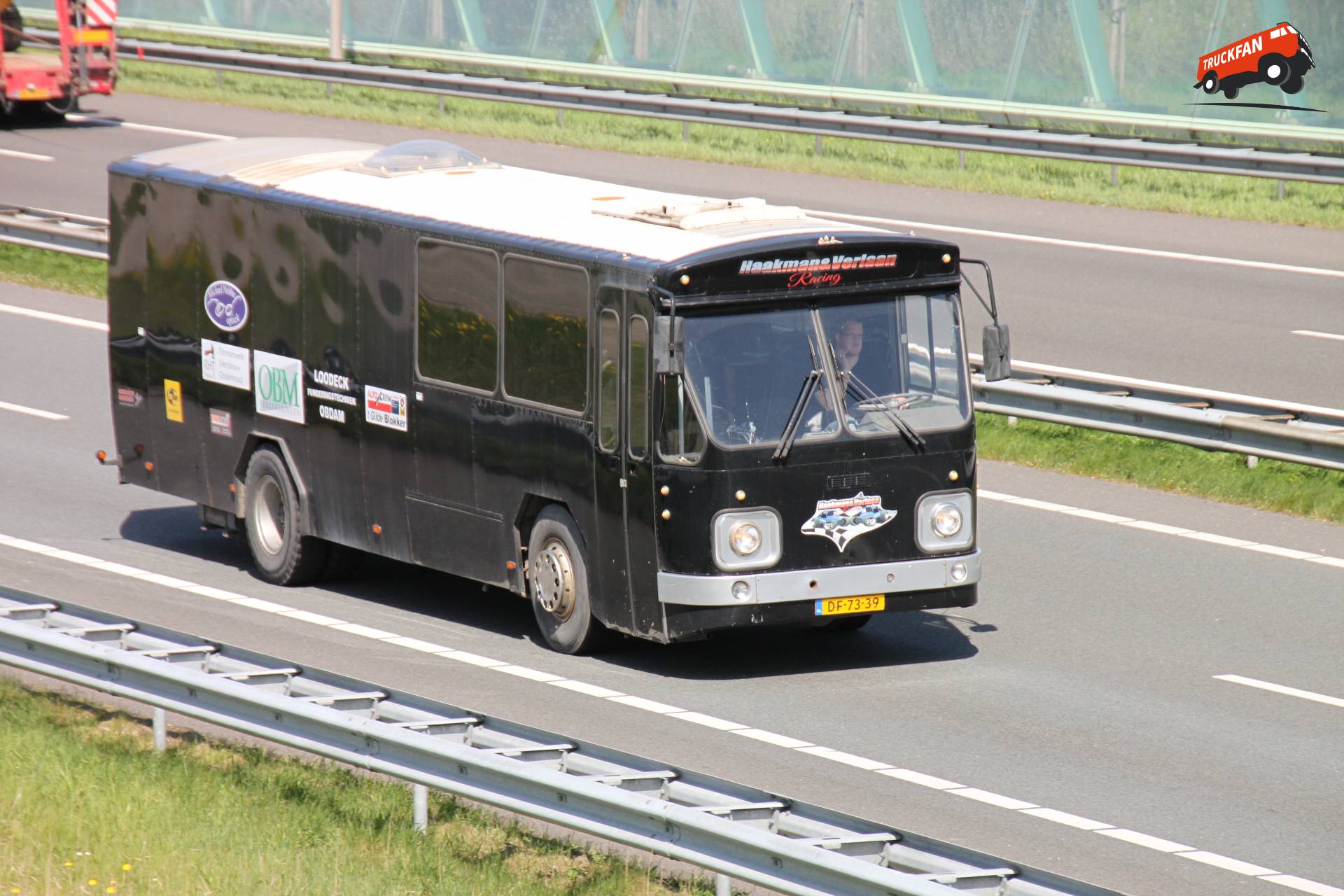 Leyland Den Oudsten LOK machine