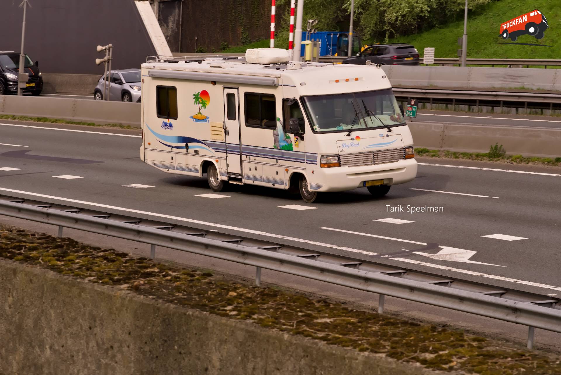 GMC Damon Daybreak camper op A16