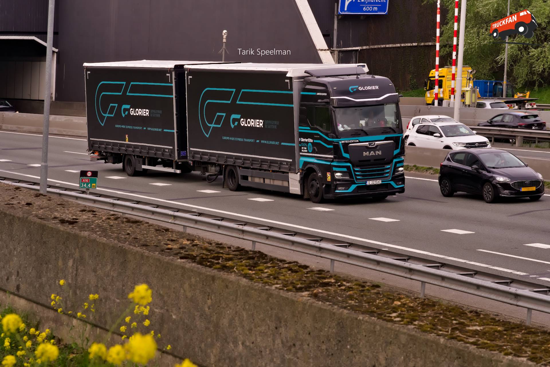 MAN TGX 3rd Gen vrachtwagen op A16