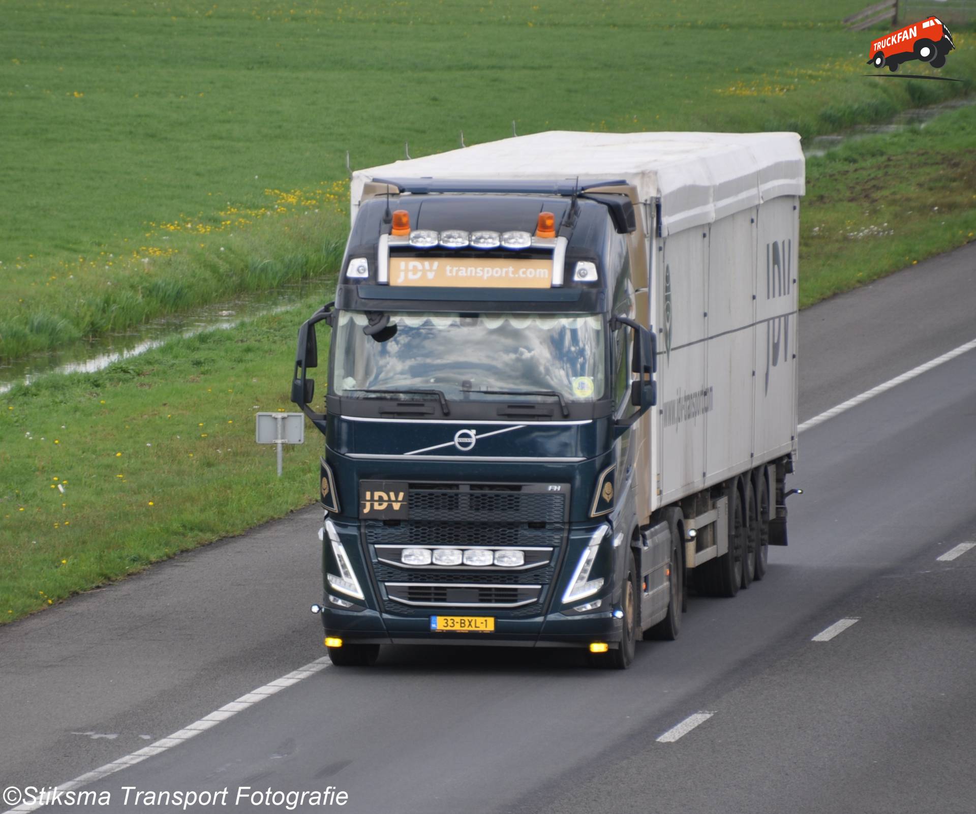 Volvo FH vrachtwagen van JDV Transport