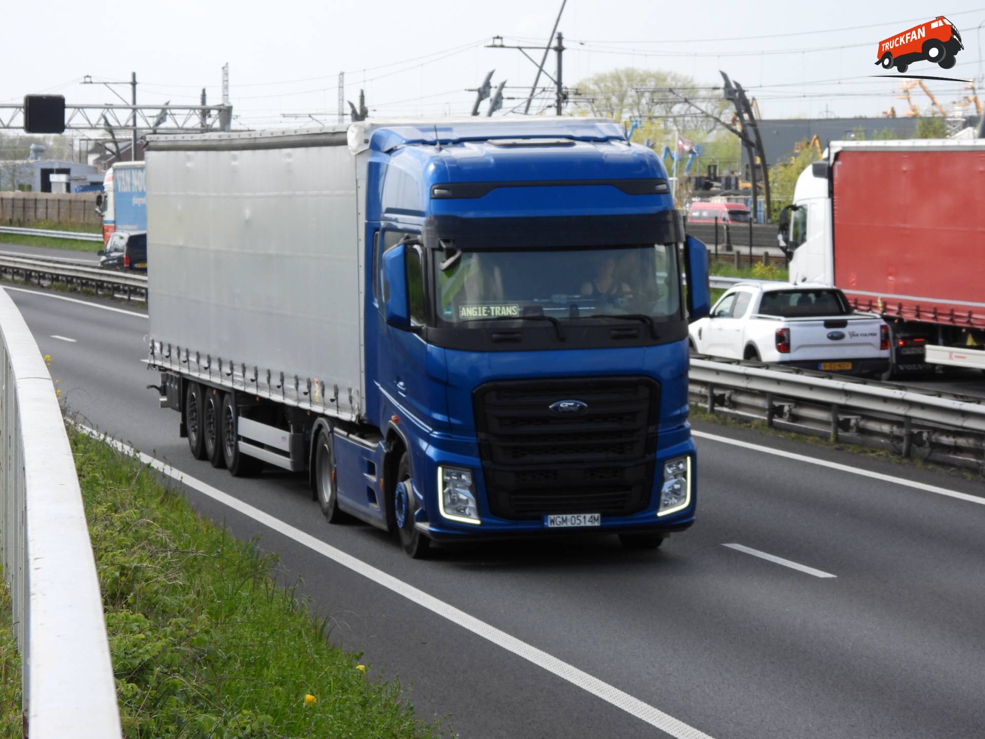 Ford F-MAX truck on the A15 near Gorinchem