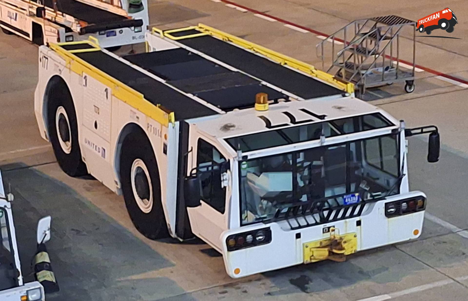 TUG Alpha 4 op vliegveld Narita