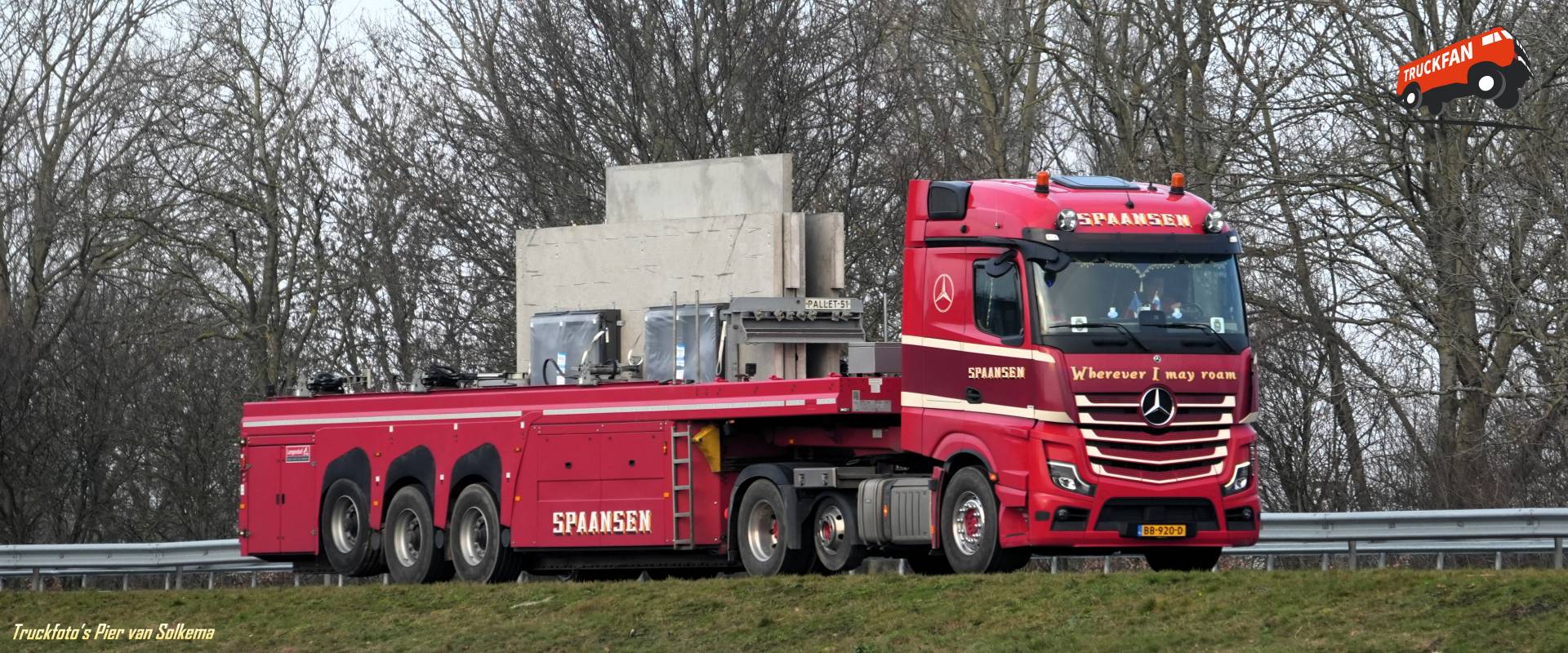 Mercedes Benz Actros bij Spaansen op A7 Sneek