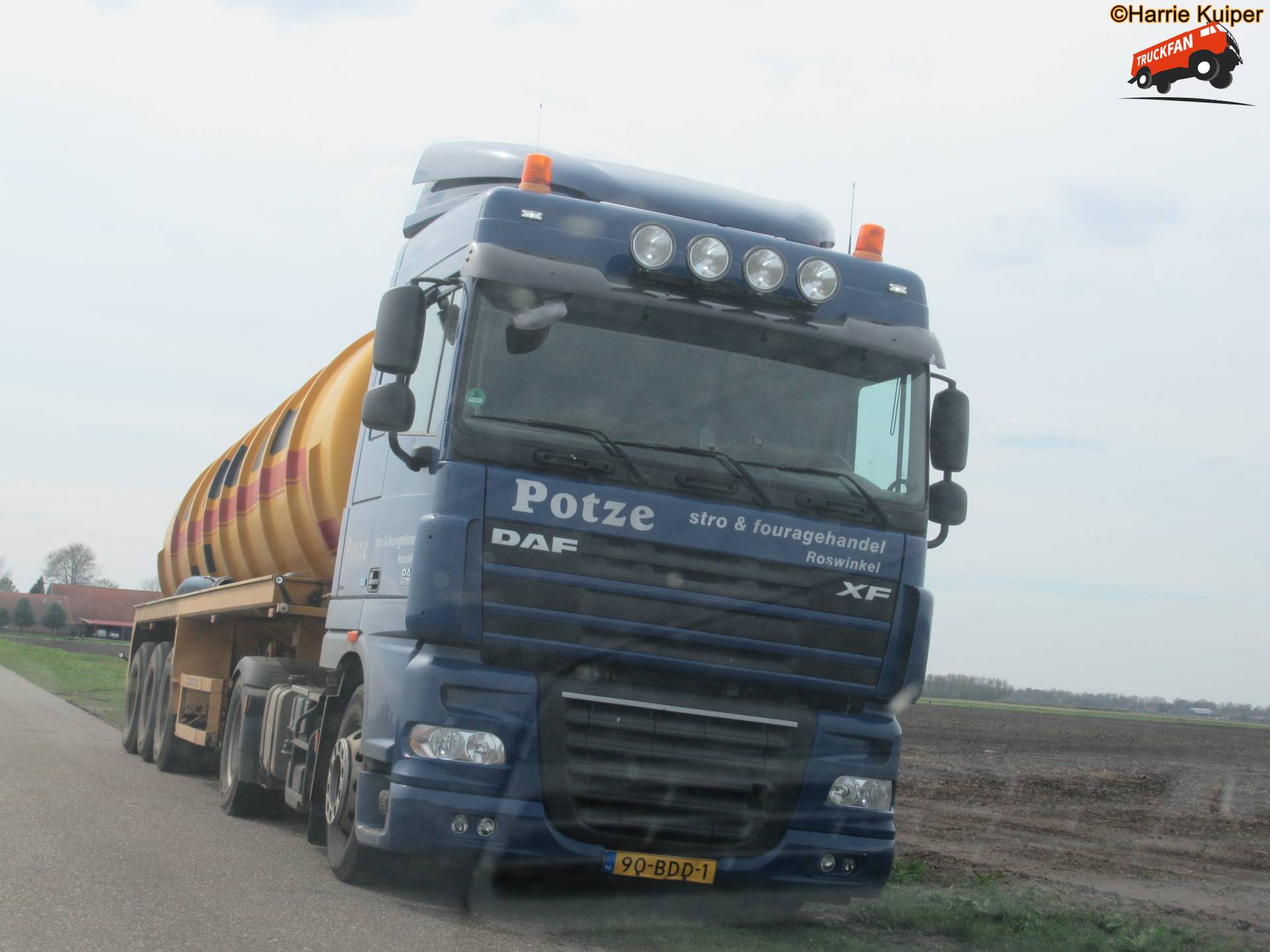 DAF 105 XF truck van Potze stro in Roswinkel