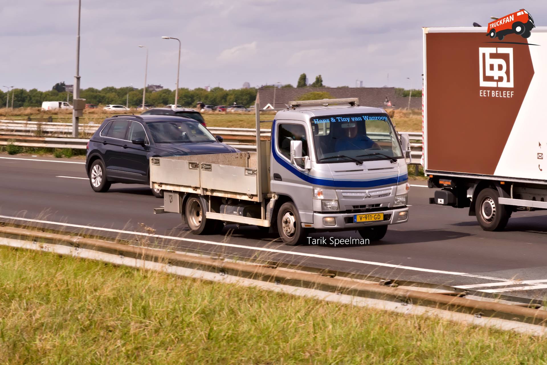 Mitsubishi Canter vrachtwagen met kenteken V-911-GD