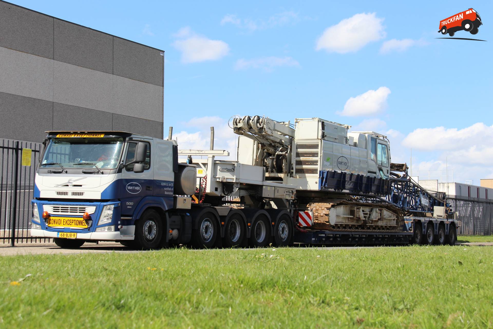 Volvo FM Gen 4 truck met Nooteboom PX dieplader