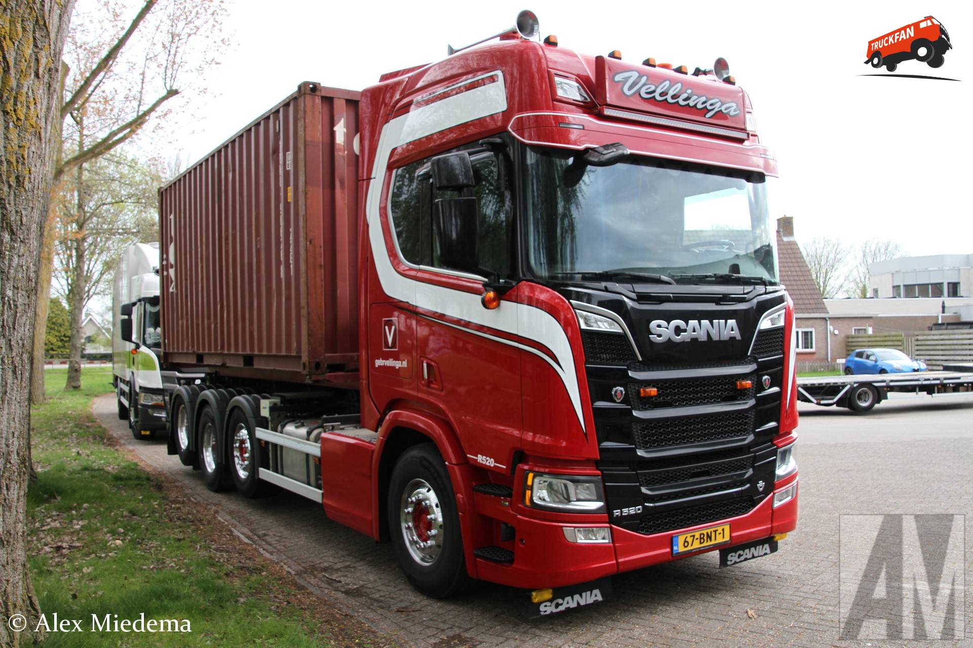Scania R520 8x2 vrachtwagen van Gebr. Vellinga