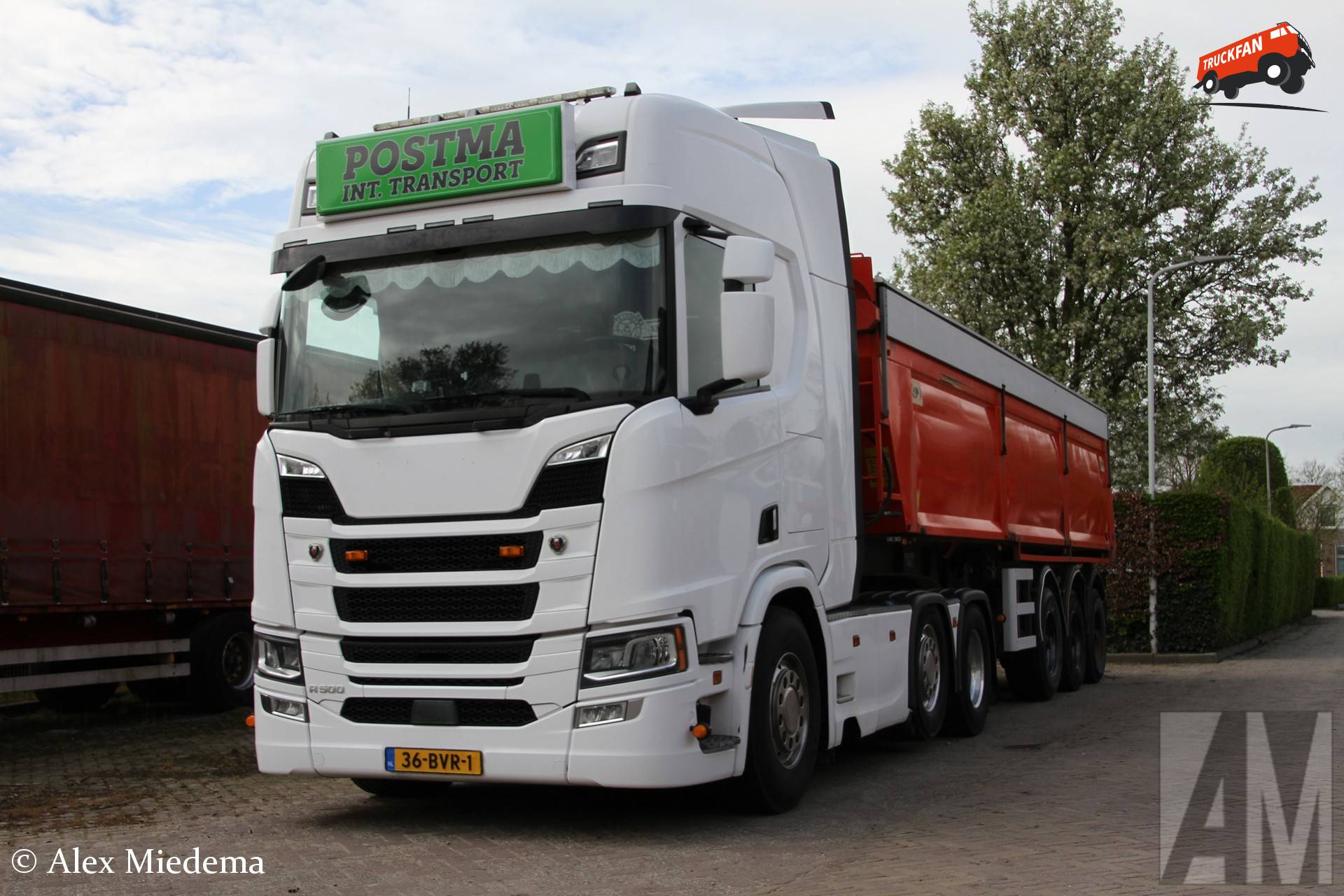 Scania R500 van Postma uit Minnertsga