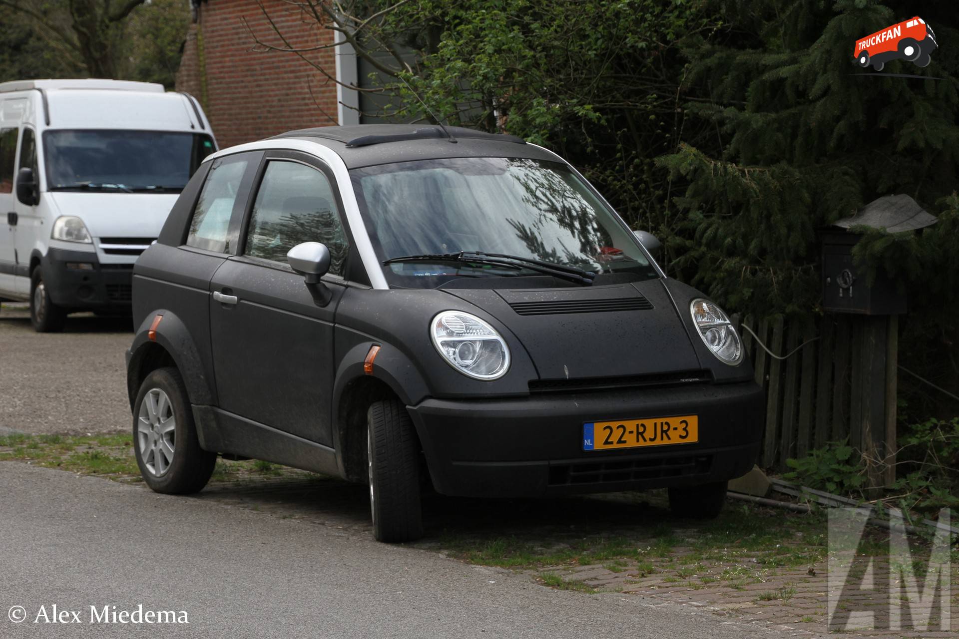 Elektrische Th!nk City uit 2011 in Berlikum
