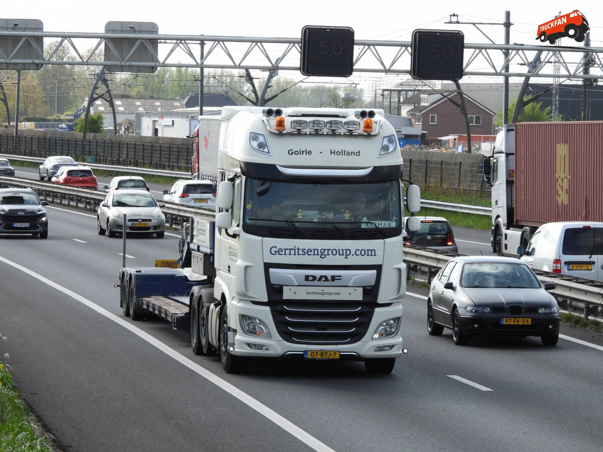 DAF XF 530 FTG, Seat Leon en Fiat Bravo op A15.