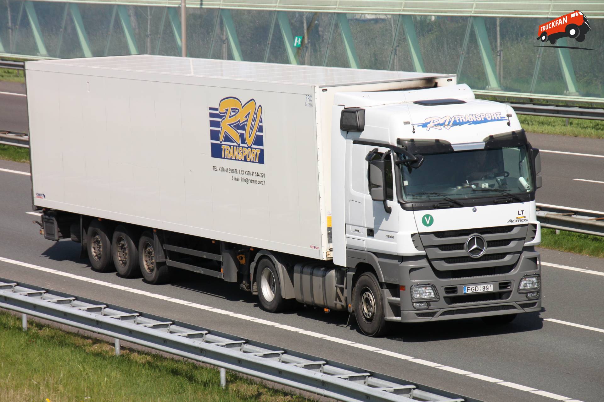 Mercedes-Benz Actros vrachtwagen van RV Transport