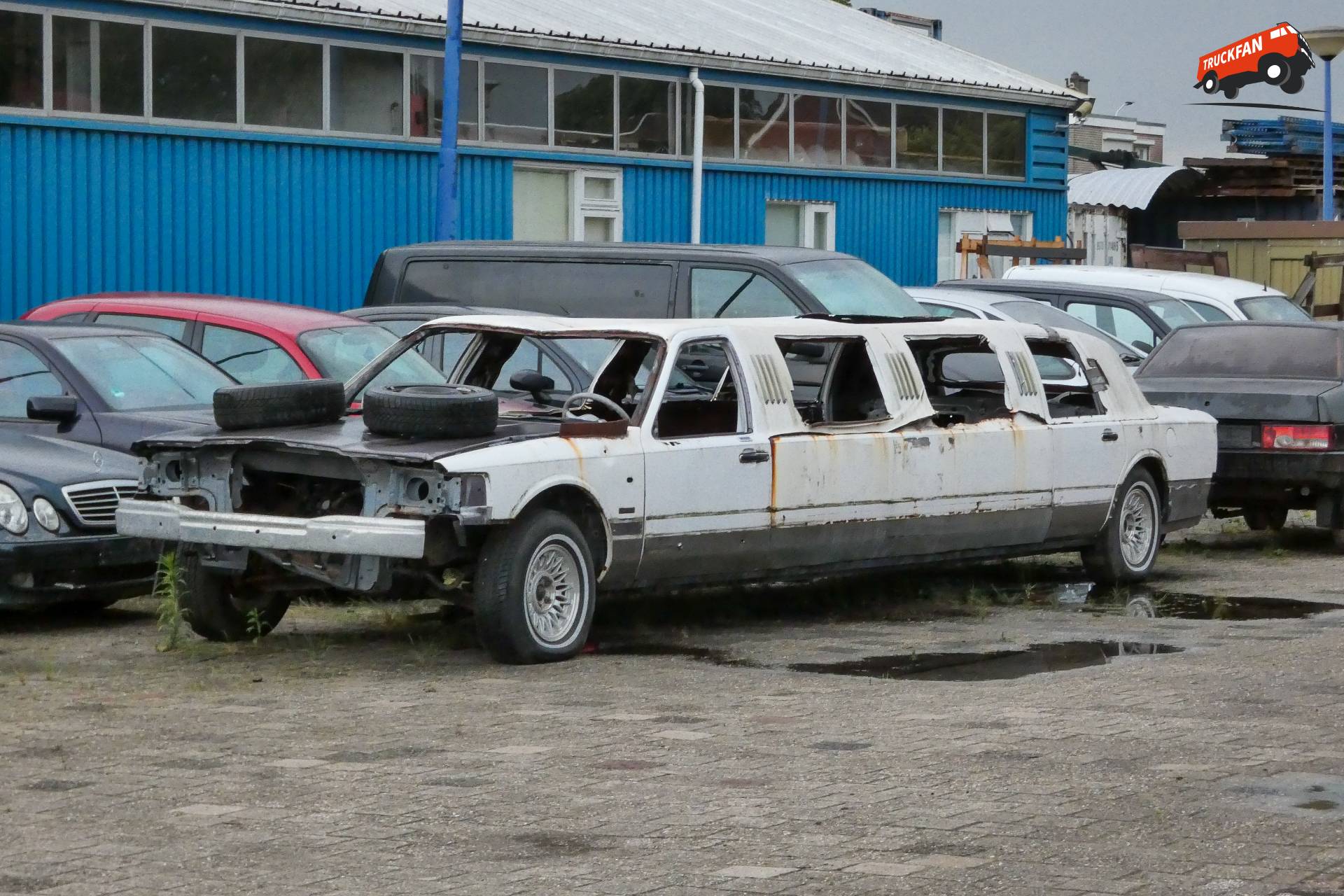 Lincoln Town Car Limousine