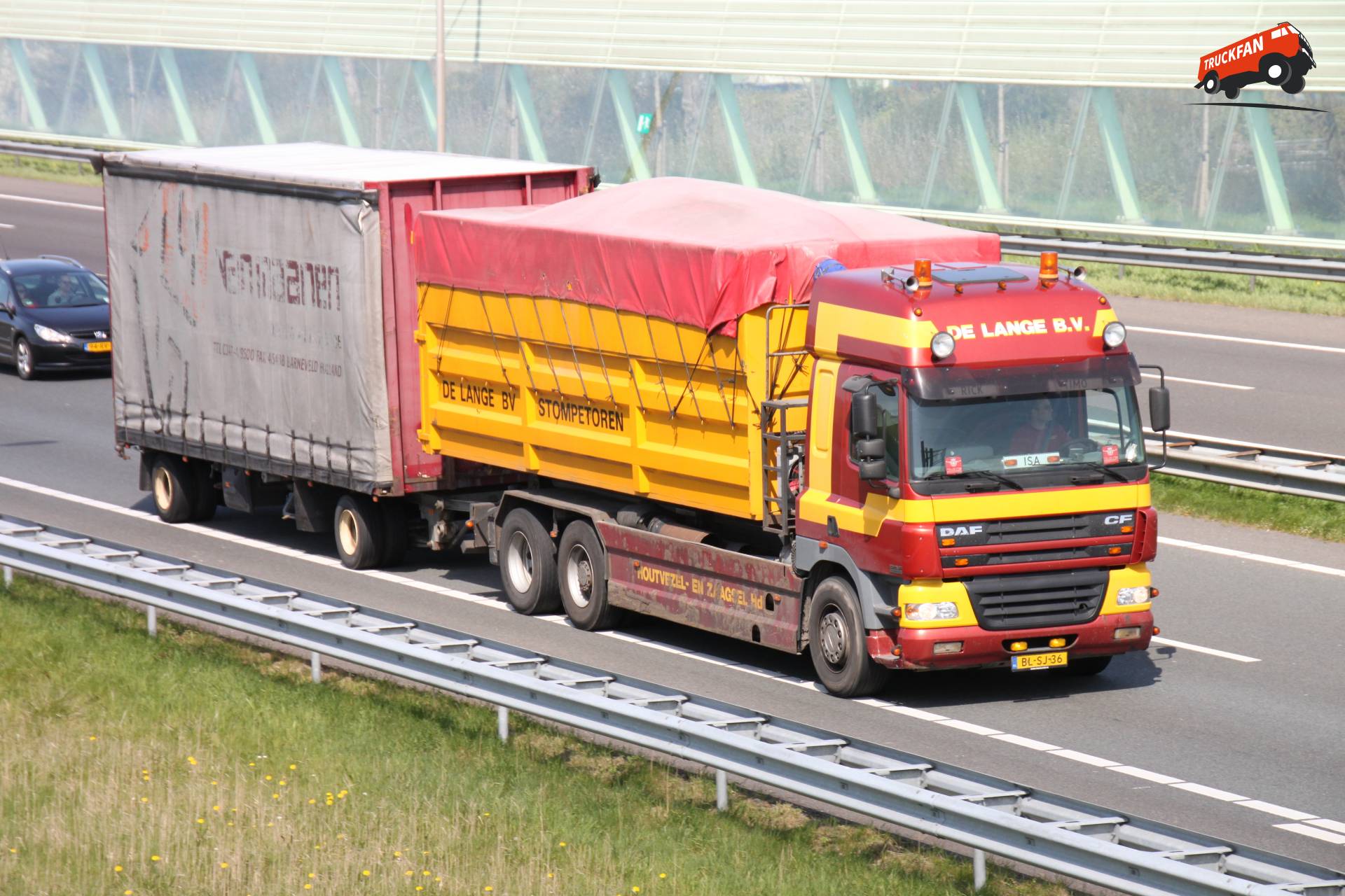 DAF CF85 vrachtwagen van De Lange