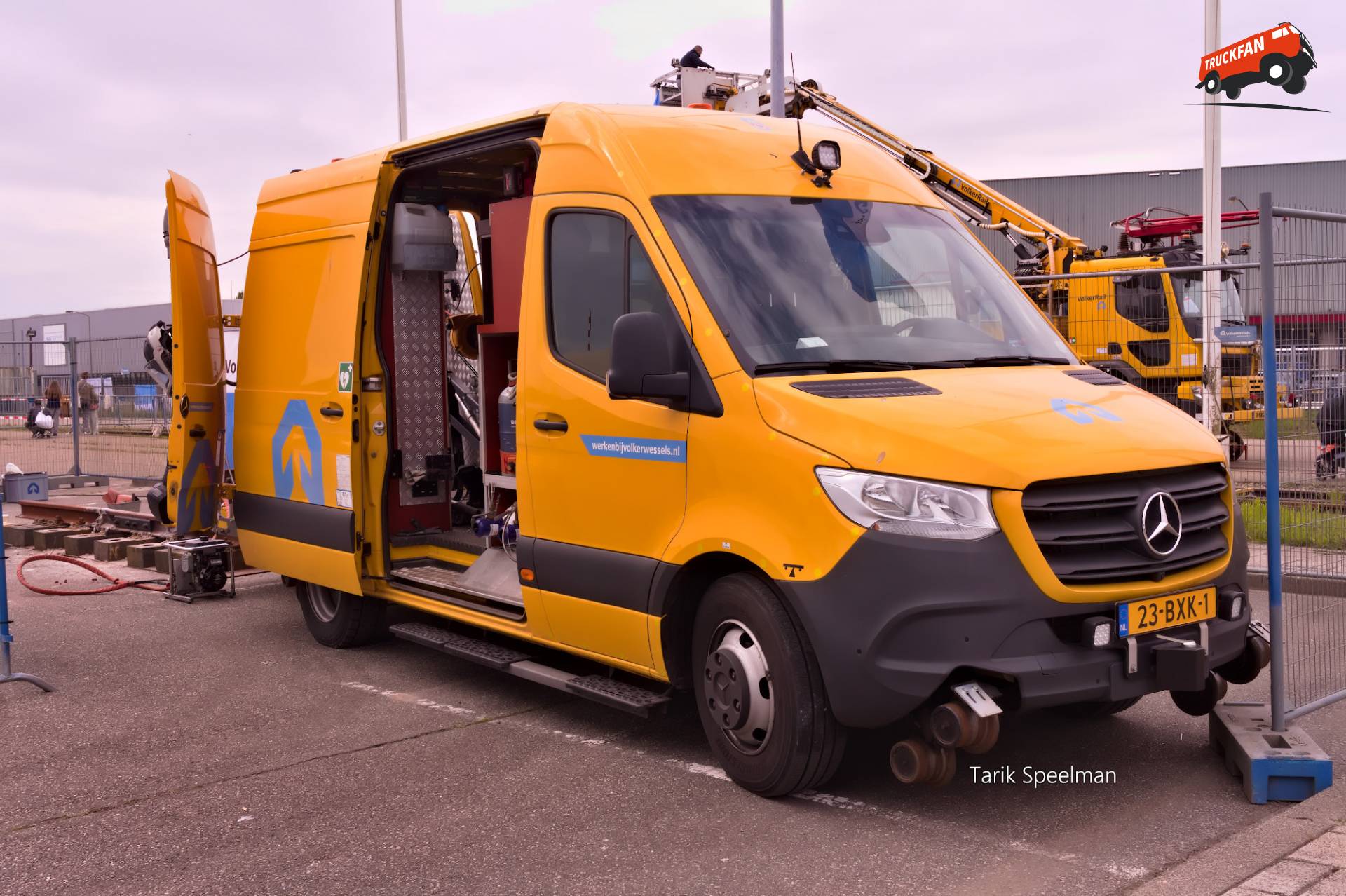 Mercedes-Benz Sprinter wagen 23-BXK-1 in Dordrecht