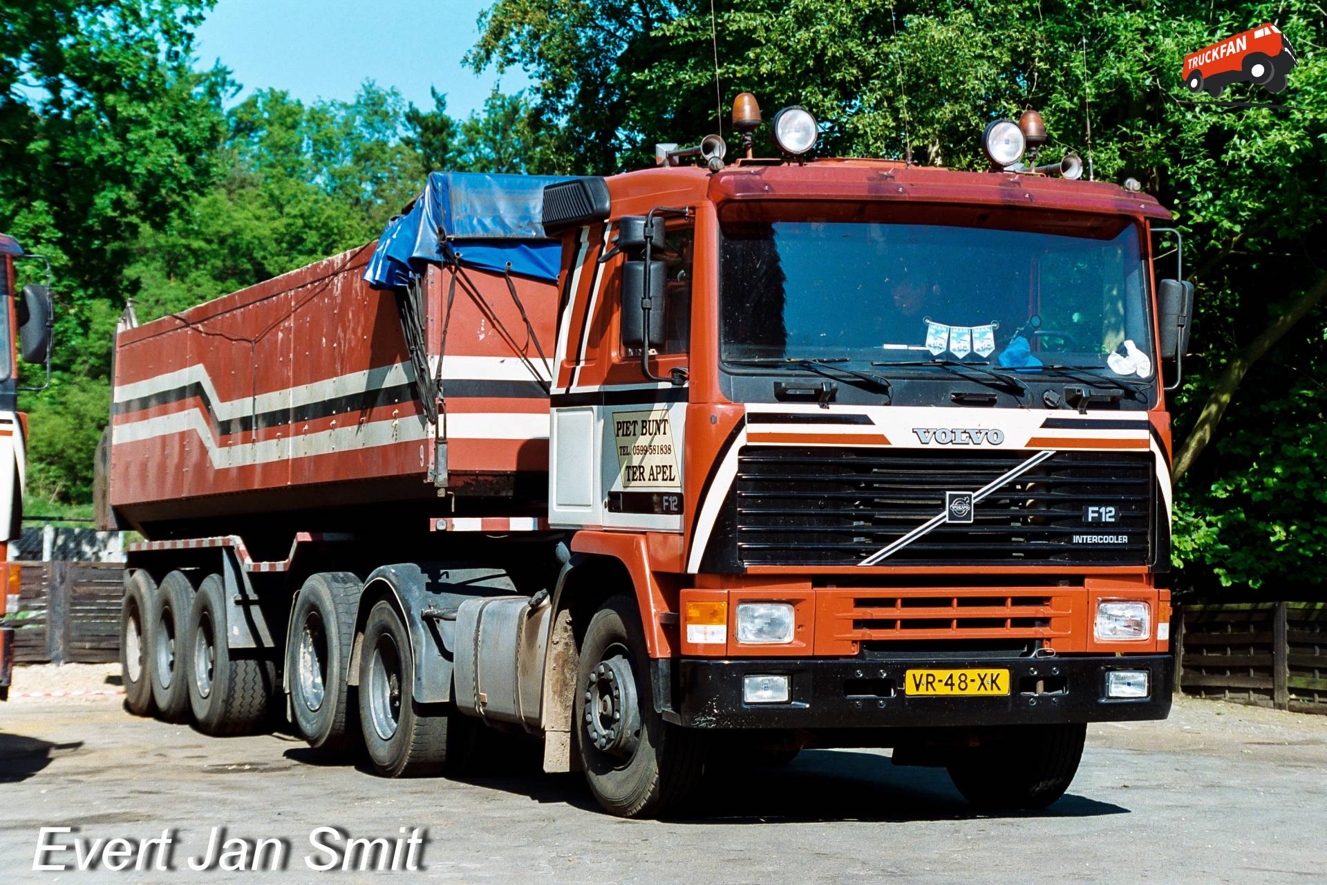 Volvo F12 6x2 trekker met kiep oplegger