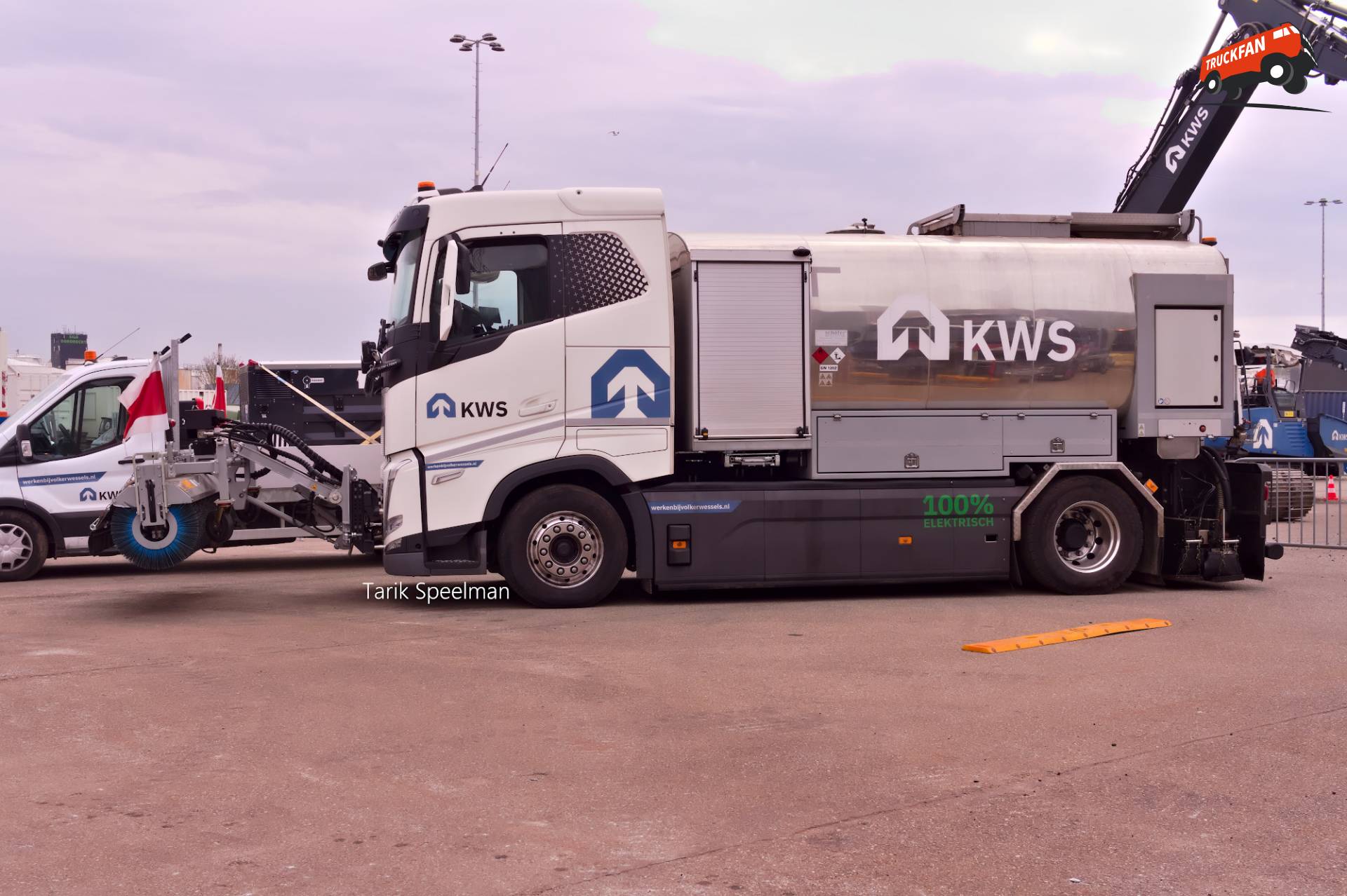 Volvo FH 5th Gen Electric veegmachine in Dordrecht