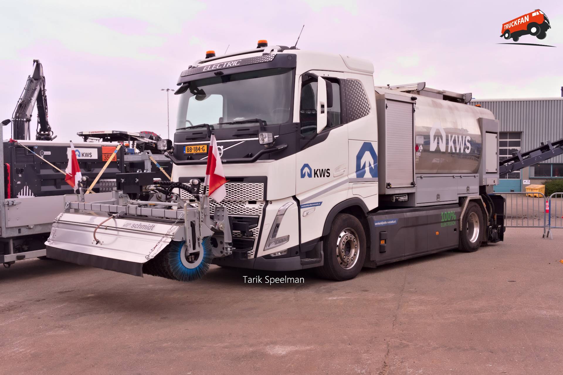 Volvo FH 5th Gen Electric veegmachine in Dordrecht