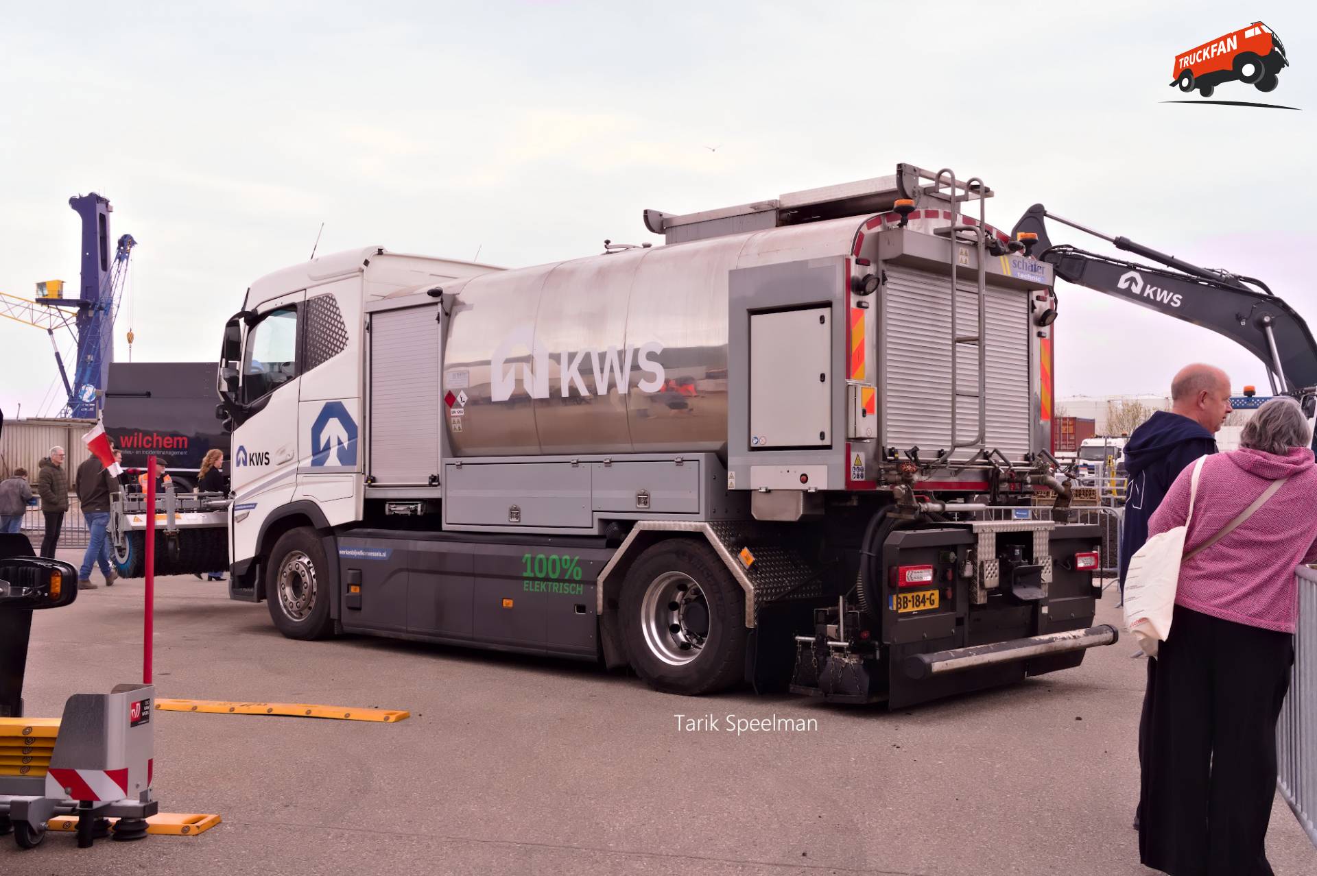 Volvo FH 5th Gen Electric veegmachine in Dordrecht