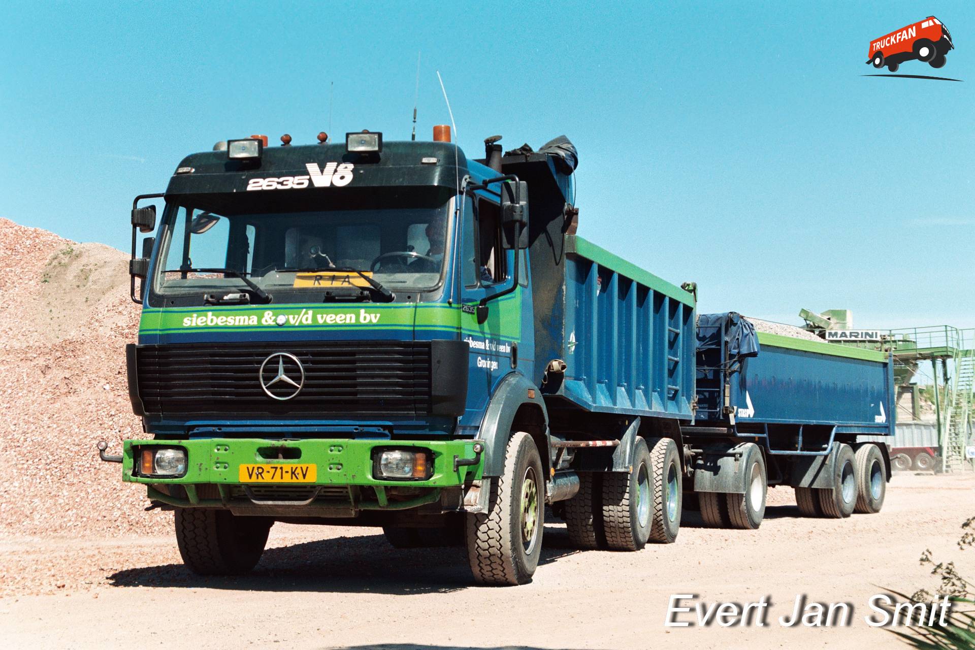Mercedes 2635 6x4 kipper vrachtwagen met puin