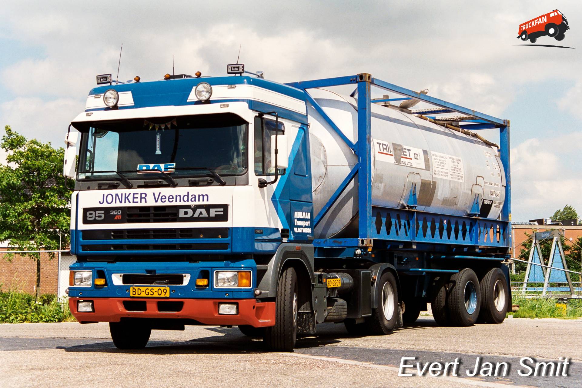 DAF FT 95-360 SpaceCab vrachtwagen bij Jonker Veendam