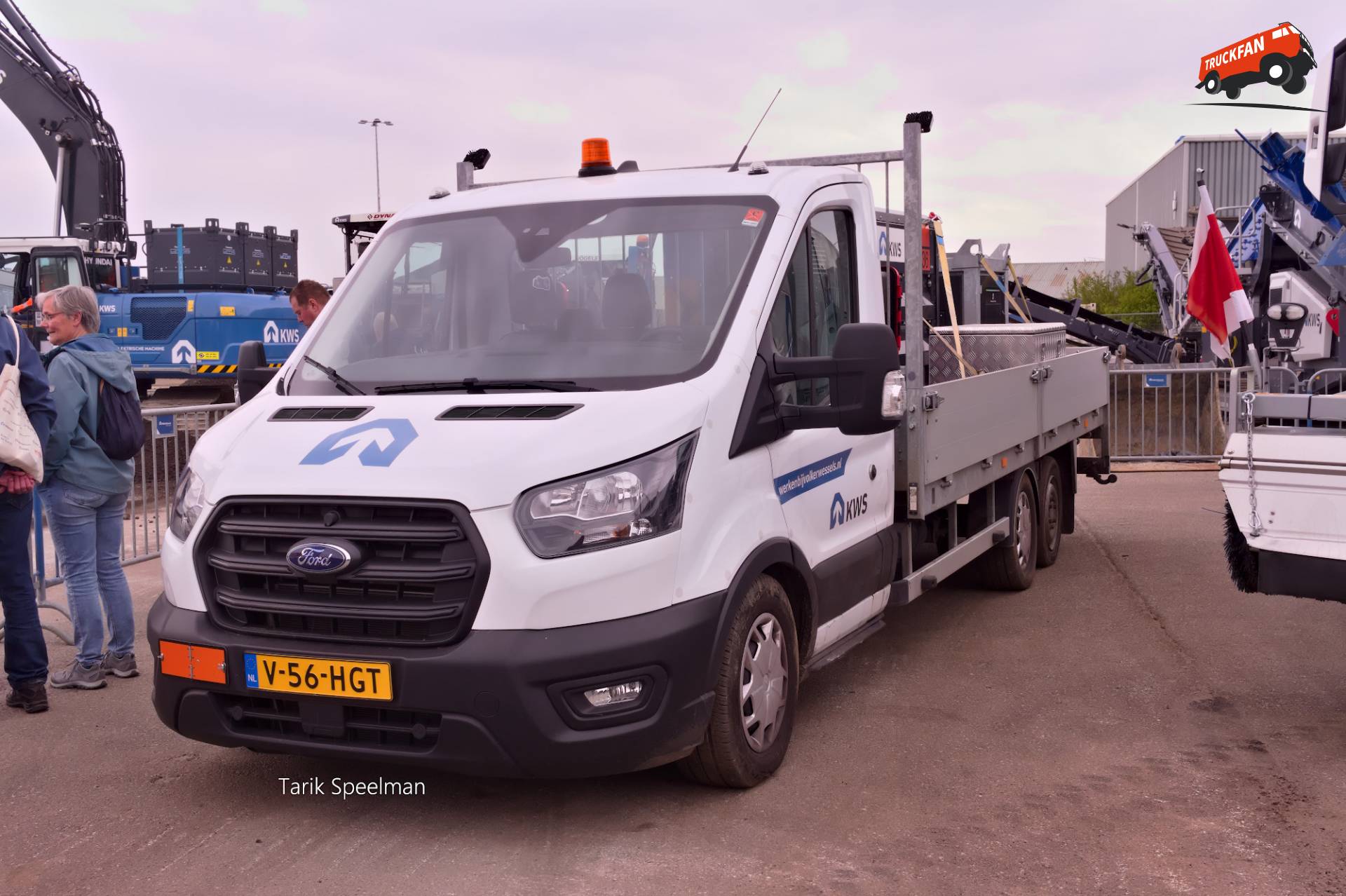 Ford Transit met kenteken V-56-HGT in Dordrecht